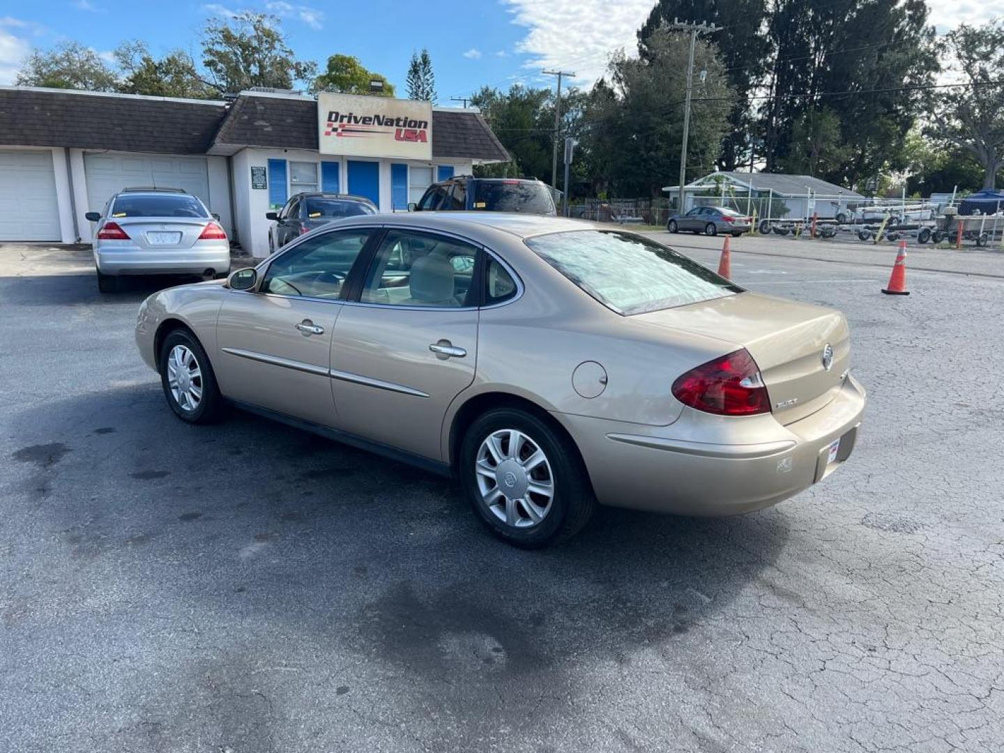 2005 TAN BUICK LACROSSE CX (2G4WC532351) with an 3.8L engine, Automatic transmission, located at 2929 9th St. West, Bradenton, 34205, (941) 242-2810, 27.473591, -82.570679 - Photo#5