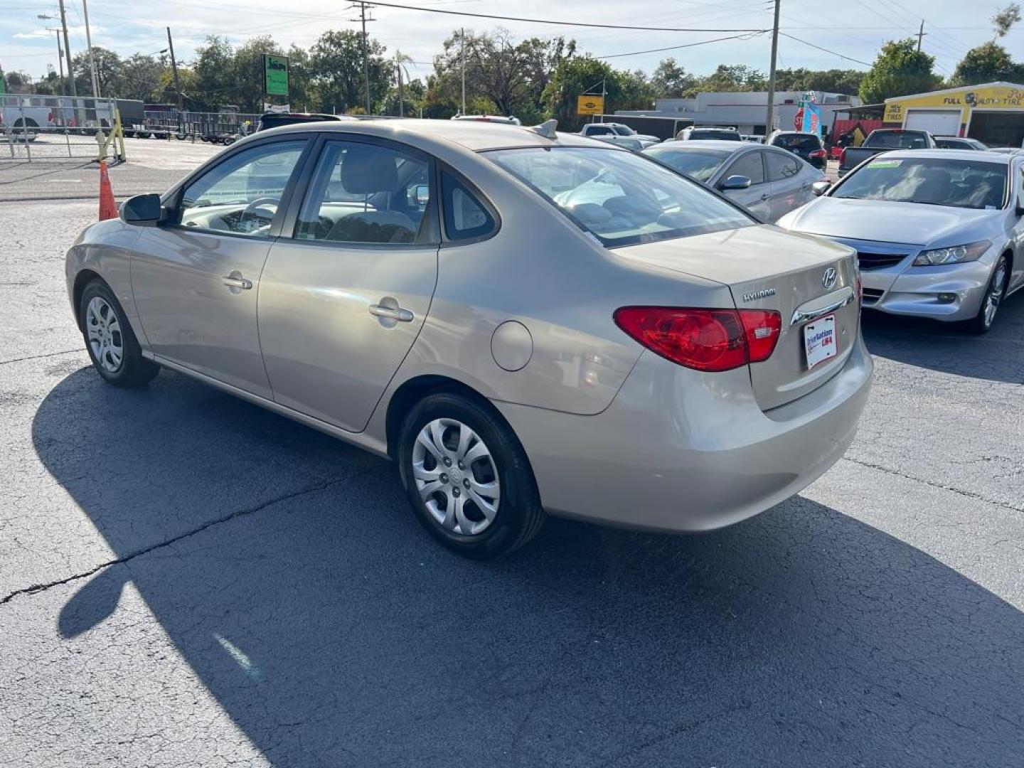 2010 TAN HYUNDAI ELANTRA BLUE (KMHDU4AD8AU) with an 2.0L engine, Automatic transmission, located at 2929 9th St. West, Bradenton, 34205, (941) 242-2810, 27.473591, -82.570679 - Photo#4