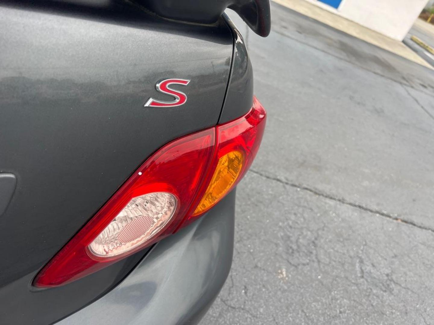 2010 GRAY TOYOTA COROLLA S (1NXBU4EE0AZ) with an 1.8L engine, Automatic transmission, located at 2929 9th St. West, Bradenton, 34205, (941) 242-2810, 27.473591, -82.570679 - Photo#10