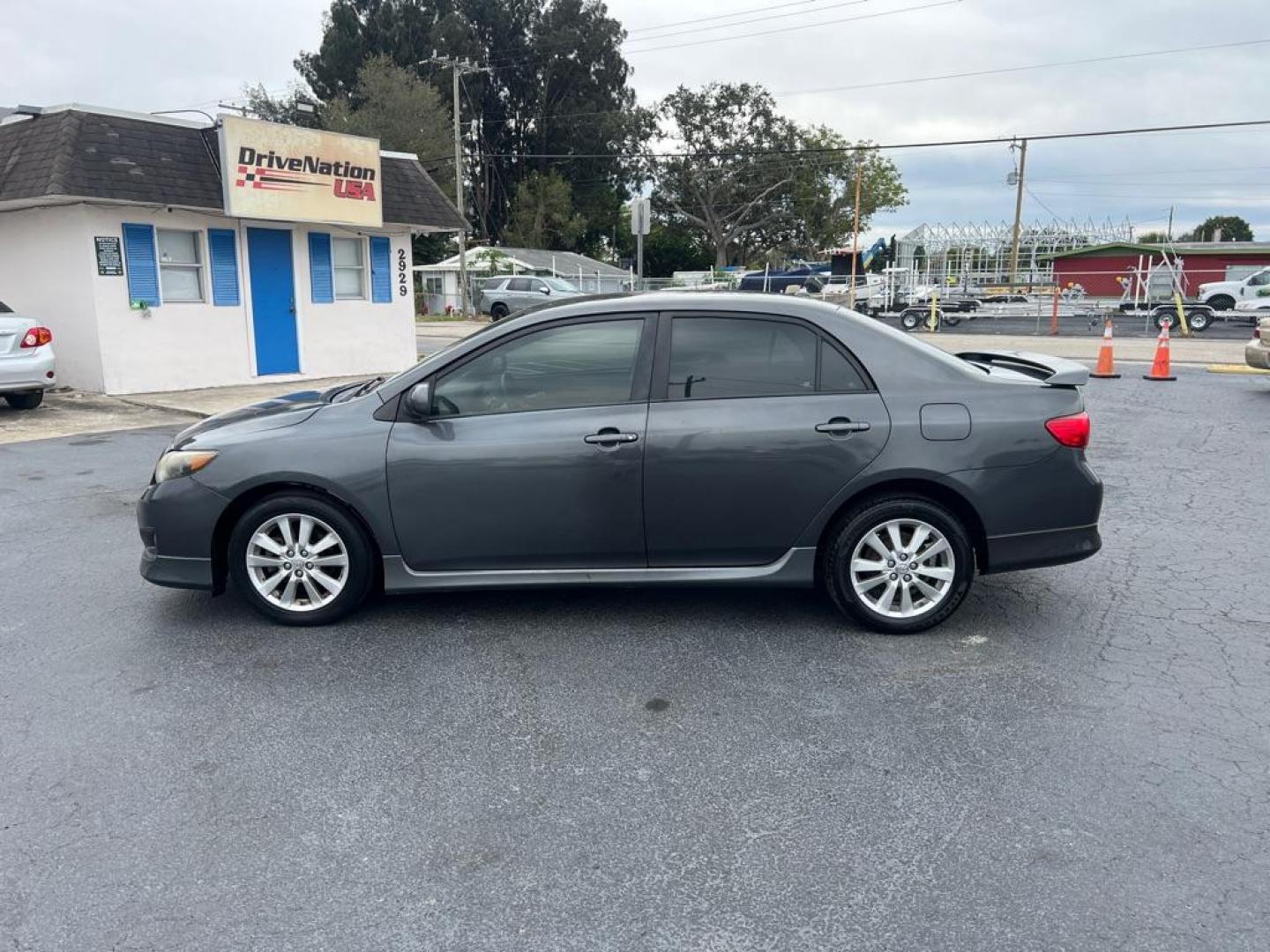 2010 GRAY TOYOTA COROLLA S (1NXBU4EE0AZ) with an 1.8L engine, Automatic transmission, located at 2929 9th St. West, Bradenton, 34205, (941) 242-2810, 27.473591, -82.570679 - Photo#5