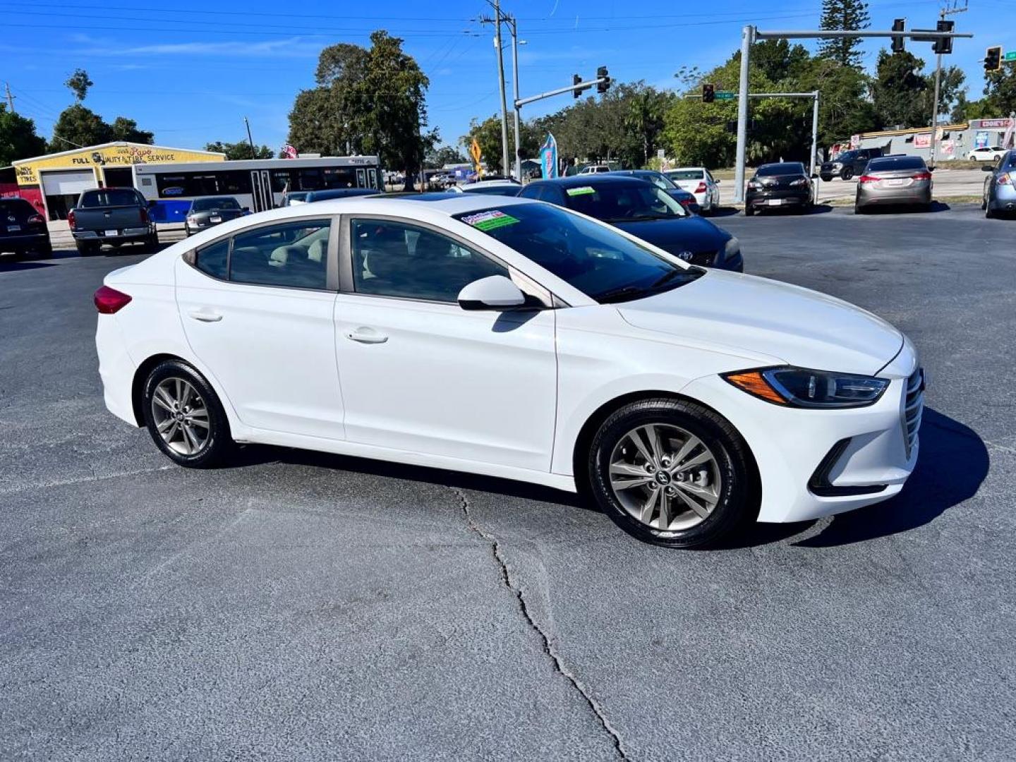 2018 WHITE HYUNDAI ELANTRA SEL (5NPD84LF8JH) with an 2.0L engine, Automatic transmission, located at 2929 9th St. West, Bradenton, 34205, (941) 242-2810, 27.473591, -82.570679 - Photo#0