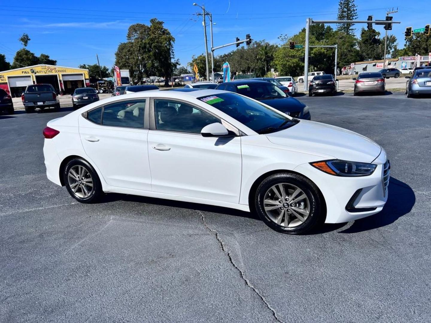 2018 WHITE HYUNDAI ELANTRA SEL (5NPD84LF8JH) with an 2.0L engine, Automatic transmission, located at 2929 9th St. West, Bradenton, 34205, (941) 242-2810, 27.473591, -82.570679 - Photo#1