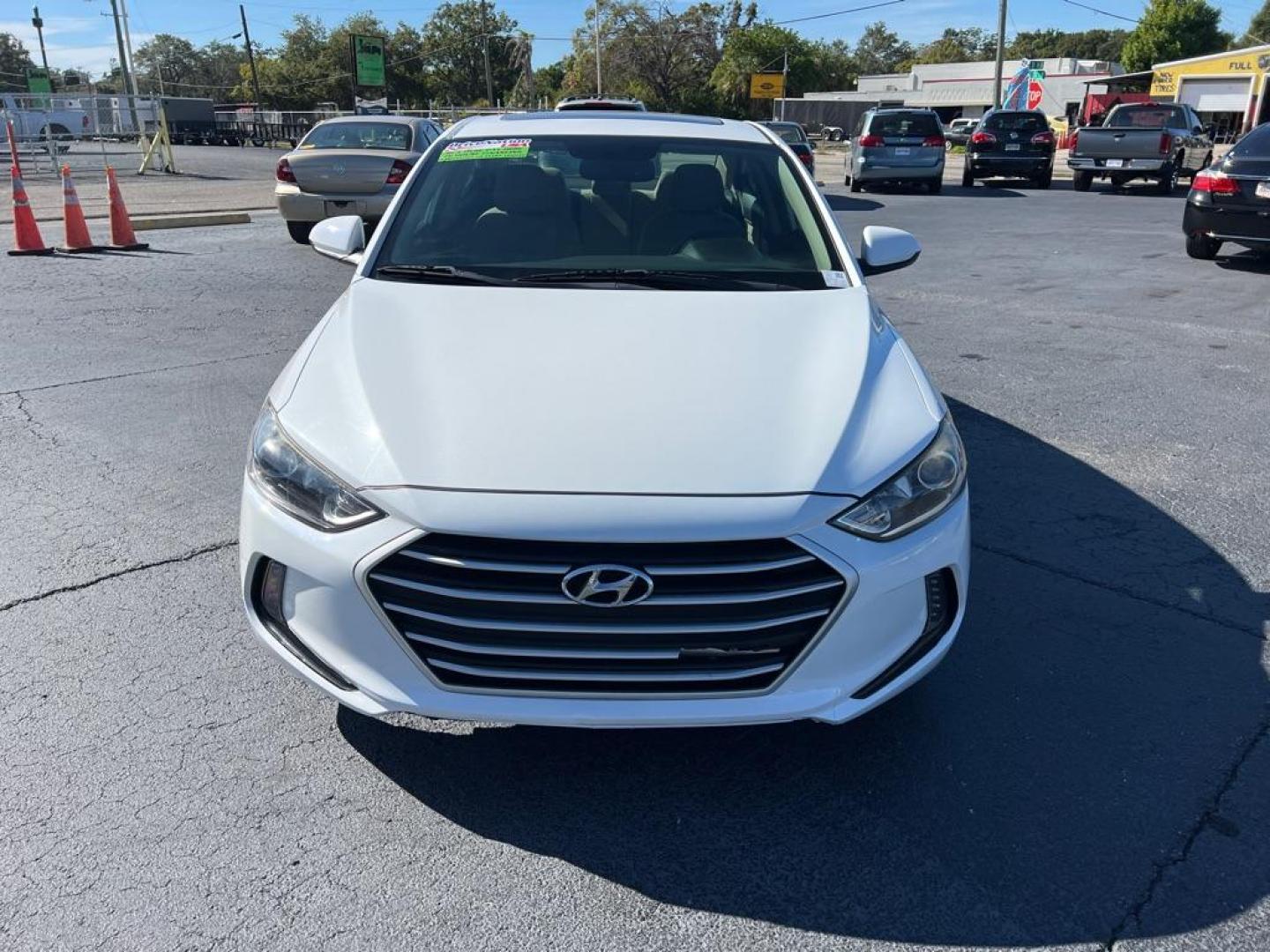 2018 WHITE HYUNDAI ELANTRA SEL (5NPD84LF8JH) with an 2.0L engine, Automatic transmission, located at 2929 9th St. West, Bradenton, 34205, (941) 242-2810, 27.473591, -82.570679 - Photo#2