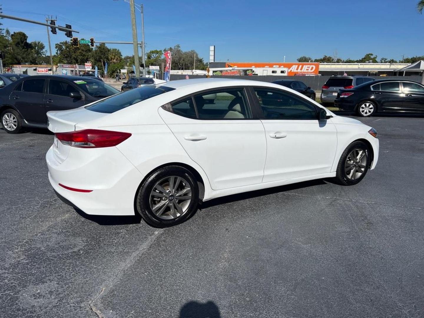 2018 WHITE HYUNDAI ELANTRA SEL (5NPD84LF8JH) with an 2.0L engine, Automatic transmission, located at 2929 9th St. West, Bradenton, 34205, (941) 242-2810, 27.473591, -82.570679 - Photo#6