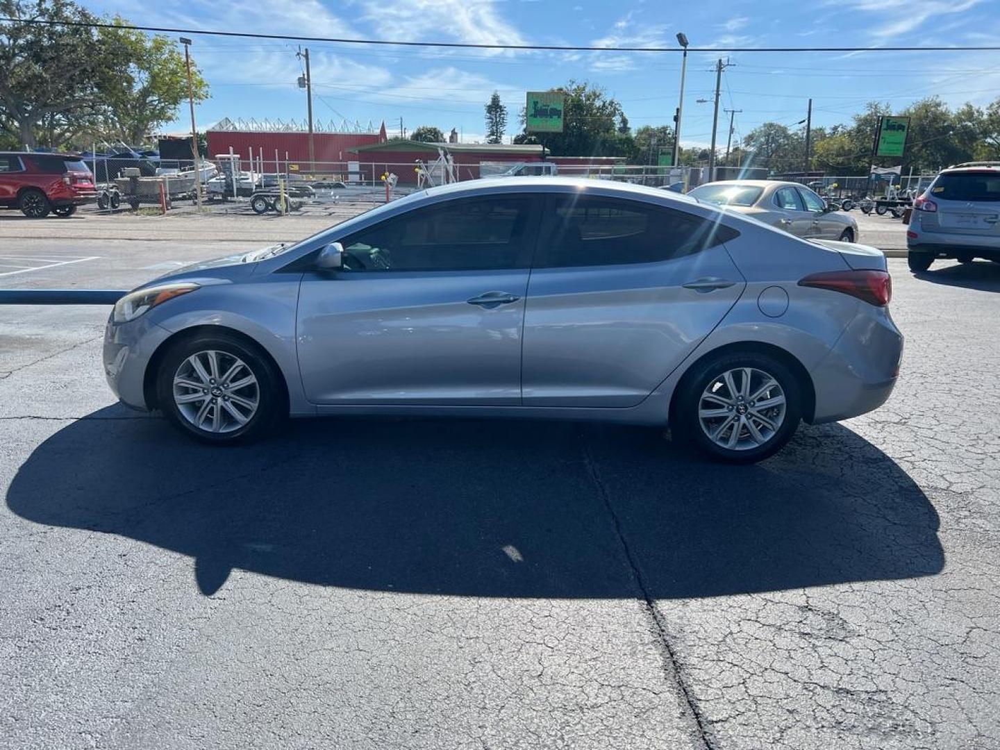 2015 GRAY HYUNDAI ELANTRA SE (5NPDH4AE5FH) with an 1.8L engine, Automatic transmission, located at 2929 9th St. West, Bradenton, 34205, (941) 242-2810, 27.473591, -82.570679 - Photo#4