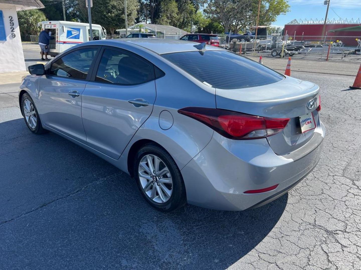 2015 GRAY HYUNDAI ELANTRA SE (5NPDH4AE5FH) with an 1.8L engine, Automatic transmission, located at 2929 9th St. West, Bradenton, 34205, (941) 242-2810, 27.473591, -82.570679 - Photo#5