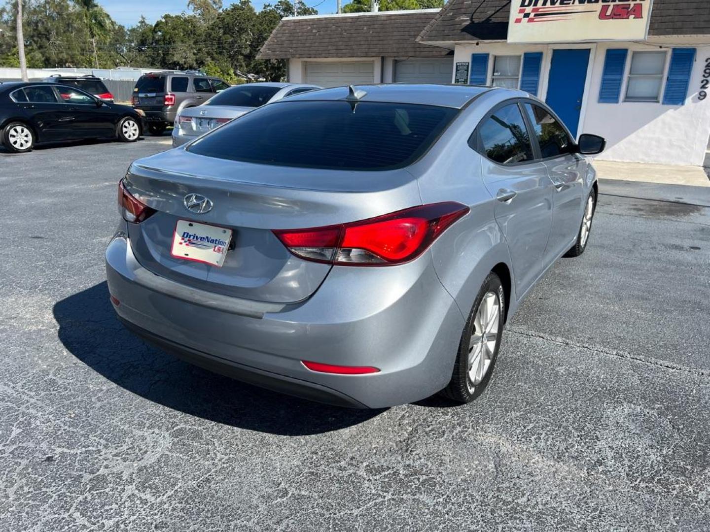 2015 GRAY HYUNDAI ELANTRA SE (5NPDH4AE5FH) with an 1.8L engine, Automatic transmission, located at 2929 9th St. West, Bradenton, 34205, (941) 242-2810, 27.473591, -82.570679 - Photo#6