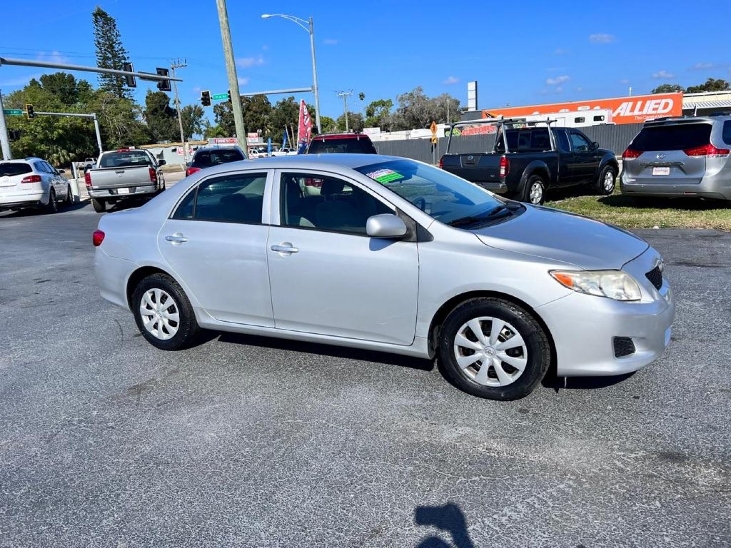 2009 SILVER TOYOTA COROLLA SE (JTDBL40E299) with an 1.8L engine, Automatic transmission, located at 2929 9th St. West, Bradenton, 34205, (941) 242-2810, 27.473591, -82.570679 - Photo#0