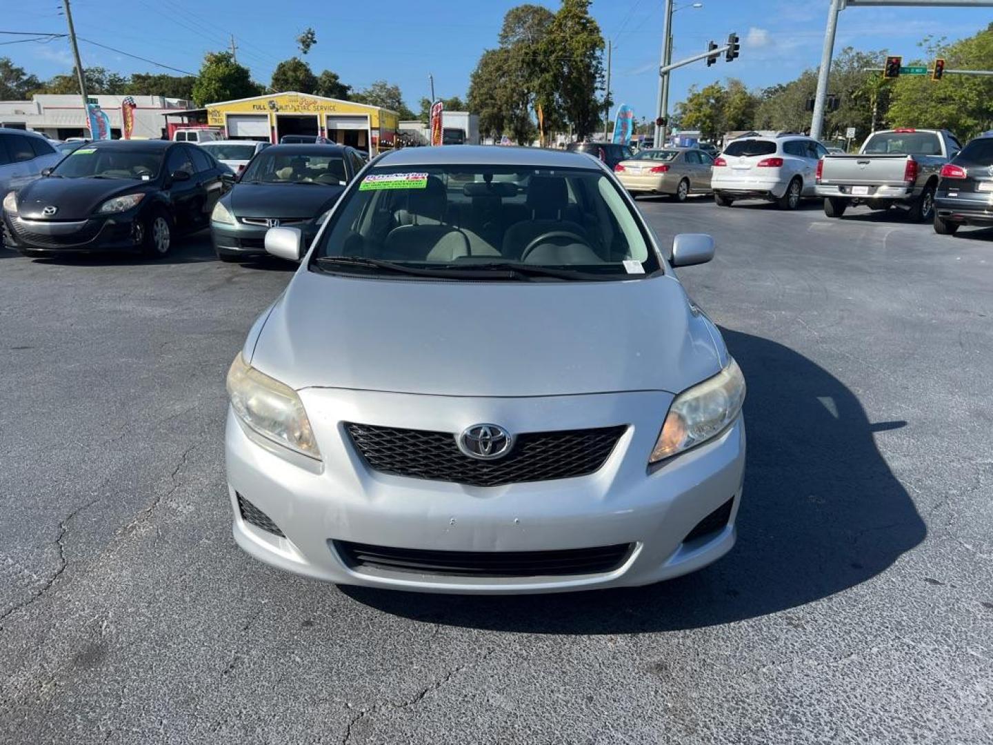 2009 SILVER TOYOTA COROLLA SE (JTDBL40E299) with an 1.8L engine, Automatic transmission, located at 2929 9th St. West, Bradenton, 34205, (941) 242-2810, 27.473591, -82.570679 - Photo#2