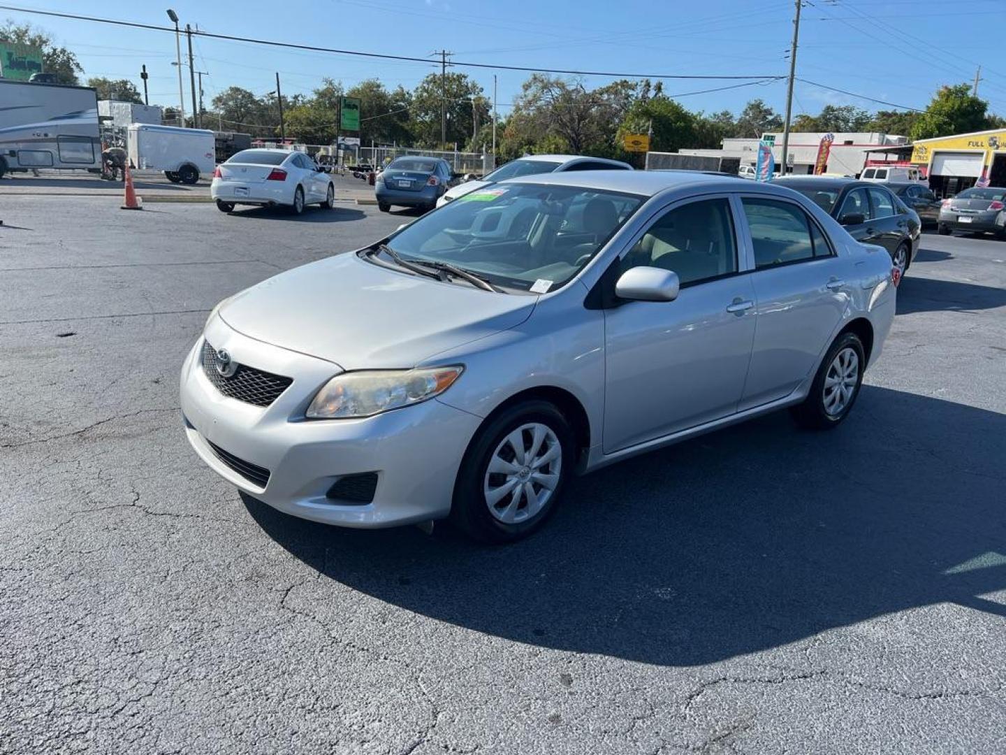 2009 SILVER TOYOTA COROLLA SE (JTDBL40E299) with an 1.8L engine, Automatic transmission, located at 2929 9th St. West, Bradenton, 34205, (941) 242-2810, 27.473591, -82.570679 - Photo#3