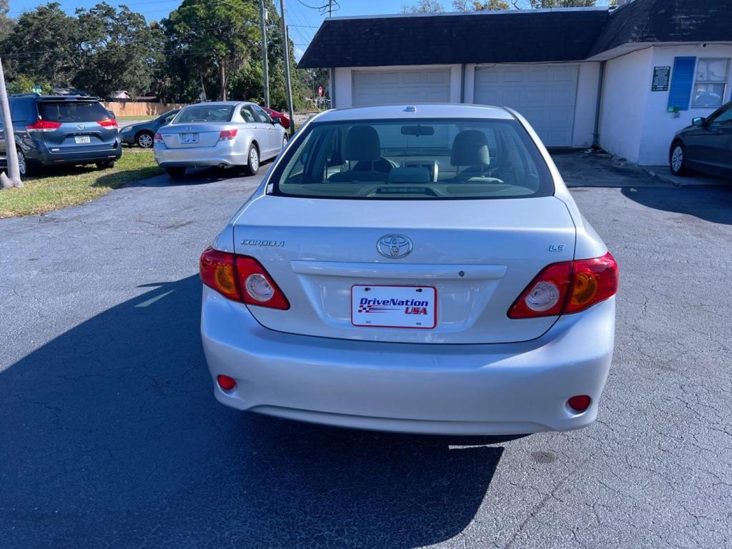 2009 SILVER TOYOTA COROLLA SE (JTDBL40E299) with an 1.8L engine, Automatic transmission, located at 2929 9th St. West, Bradenton, 34205, (941) 242-2810, 27.473591, -82.570679 - Photo#6