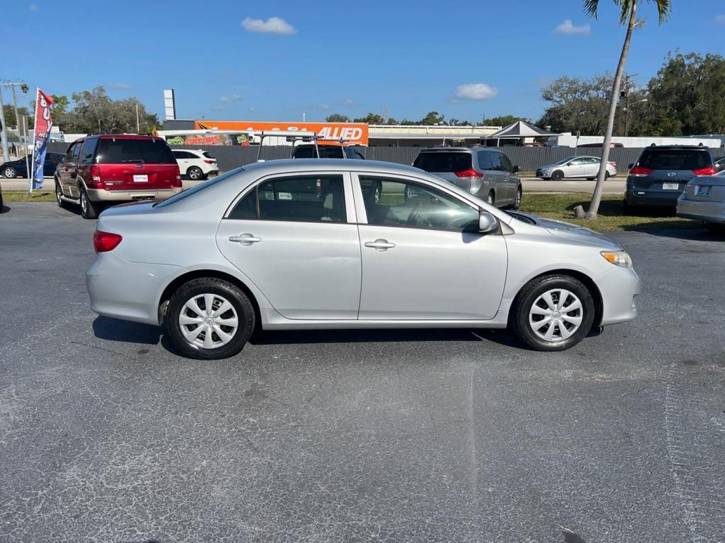 2009 SILVER TOYOTA COROLLA SE (JTDBL40E299) with an 1.8L engine, Automatic transmission, located at 2929 9th St. West, Bradenton, 34205, (941) 242-2810, 27.473591, -82.570679 - Photo#8