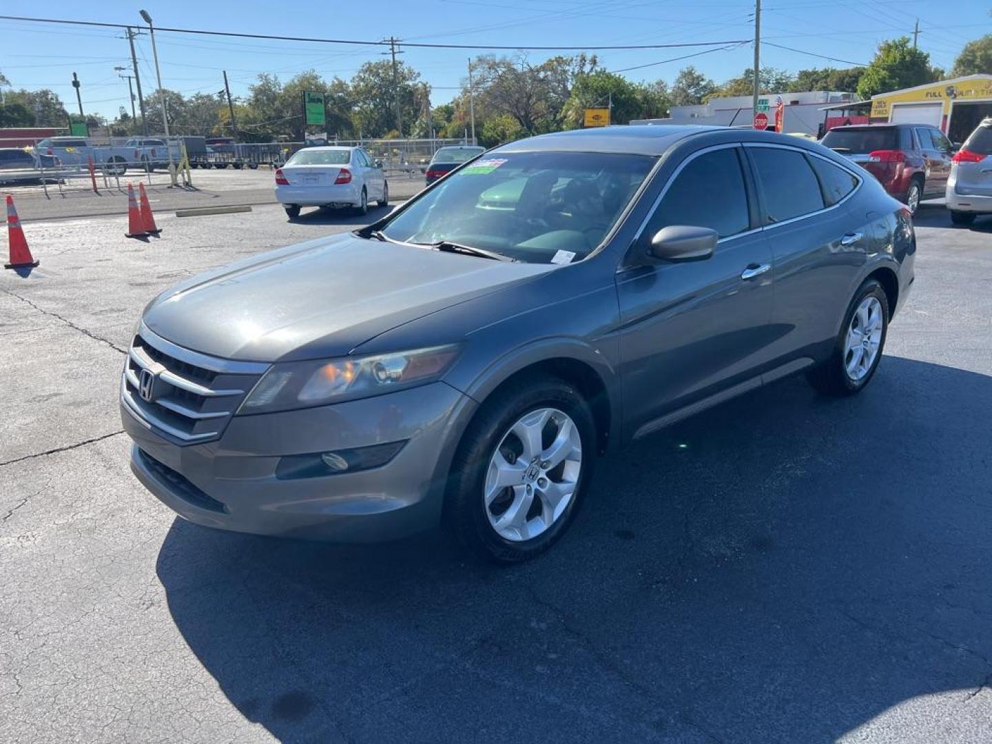 2011 GRAY HONDA ACCORD CROSSTOU EXL (5J6TF1H56BL) with an 3.5L engine, Automatic transmission, located at 2929 9th St. West, Bradenton, 34205, (941) 242-2810, 27.473591, -82.570679 - Photo#3