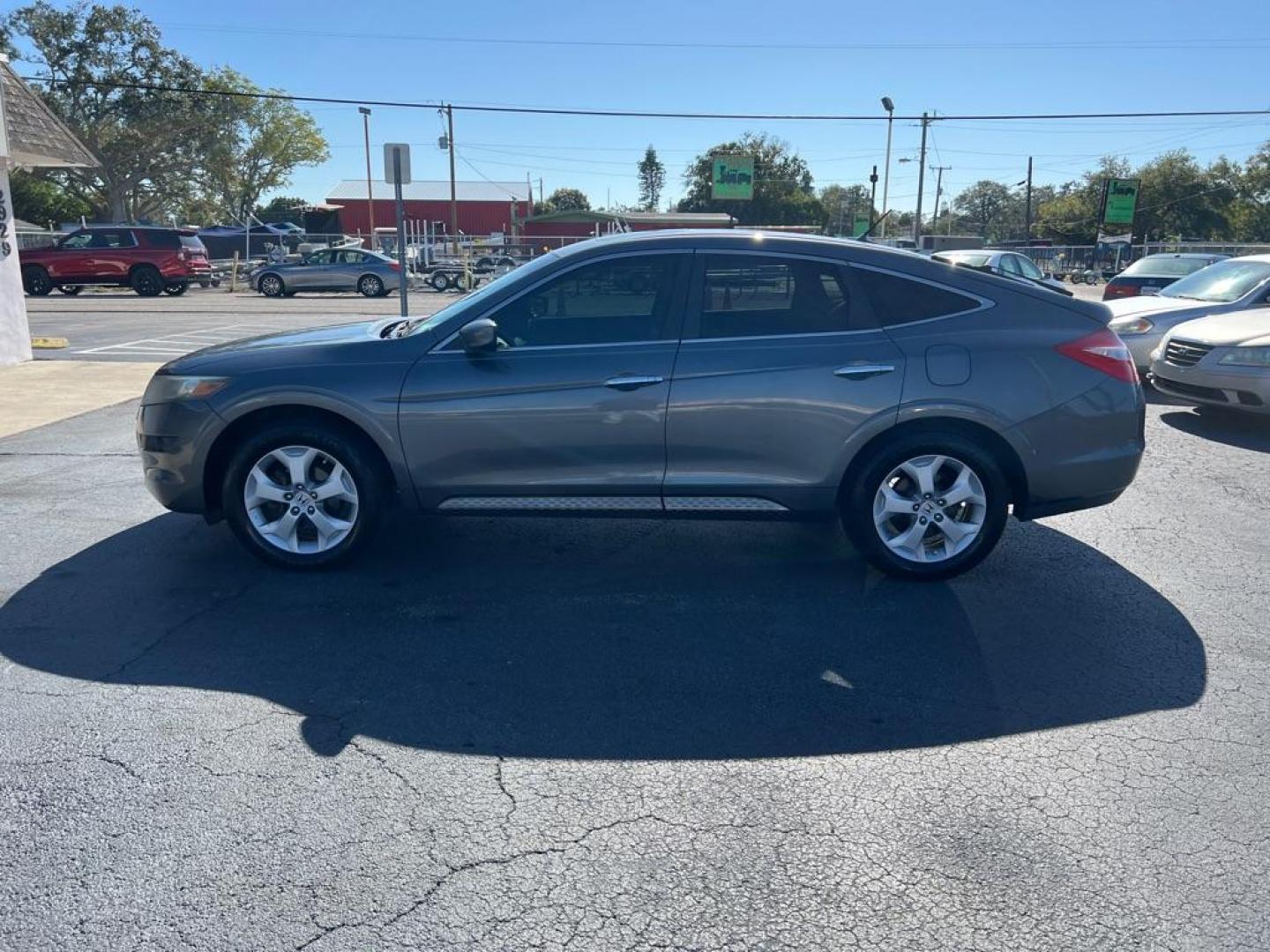 2011 GRAY HONDA ACCORD CROSSTOU EXL (5J6TF1H56BL) with an 3.5L engine, Automatic transmission, located at 2929 9th St. West, Bradenton, 34205, (941) 242-2810, 27.473591, -82.570679 - Photo#4