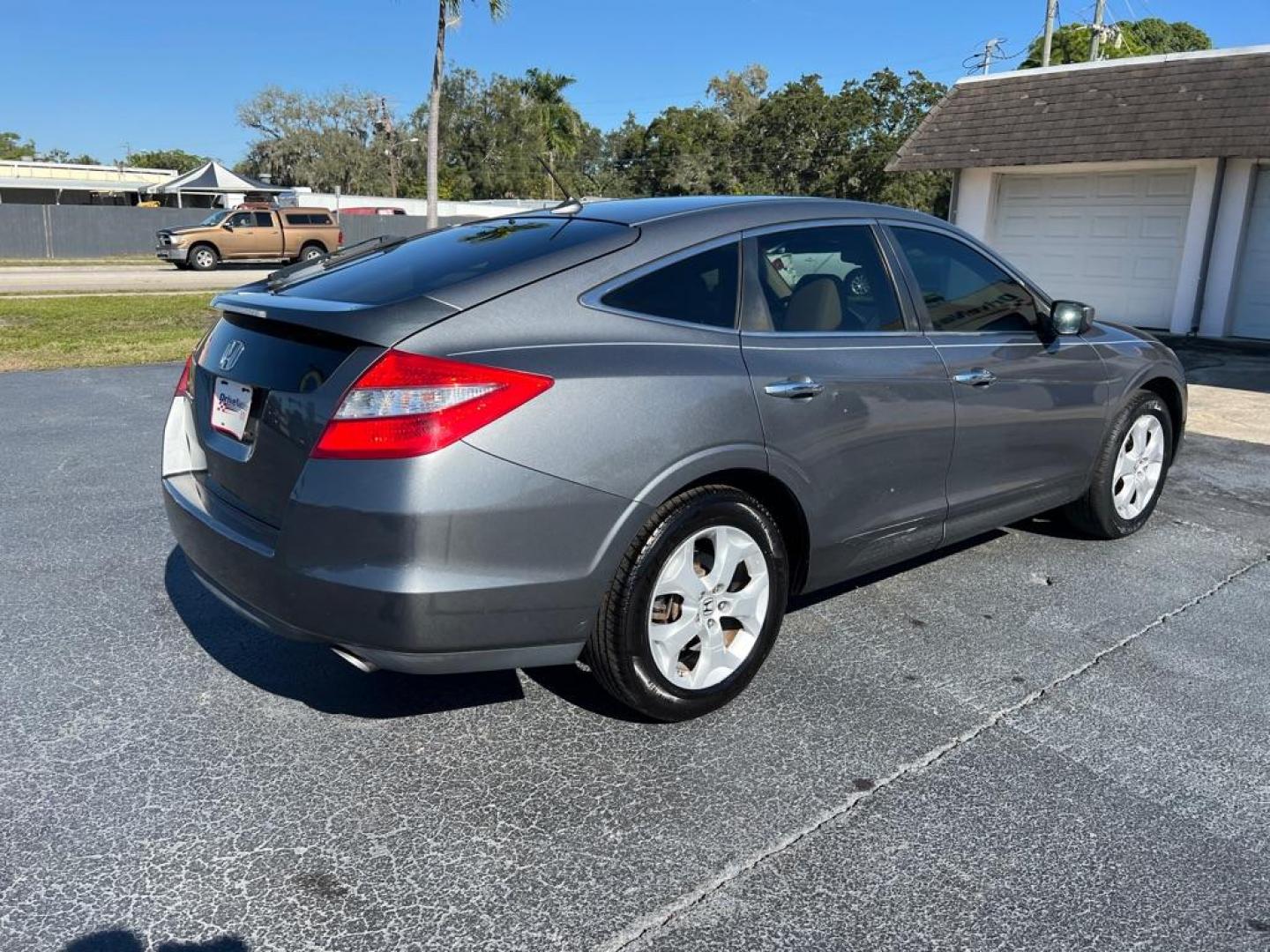 2011 GRAY HONDA ACCORD CROSSTOU EXL (5J6TF1H56BL) with an 3.5L engine, Automatic transmission, located at 2929 9th St. West, Bradenton, 34205, (941) 242-2810, 27.473591, -82.570679 - Photo#7