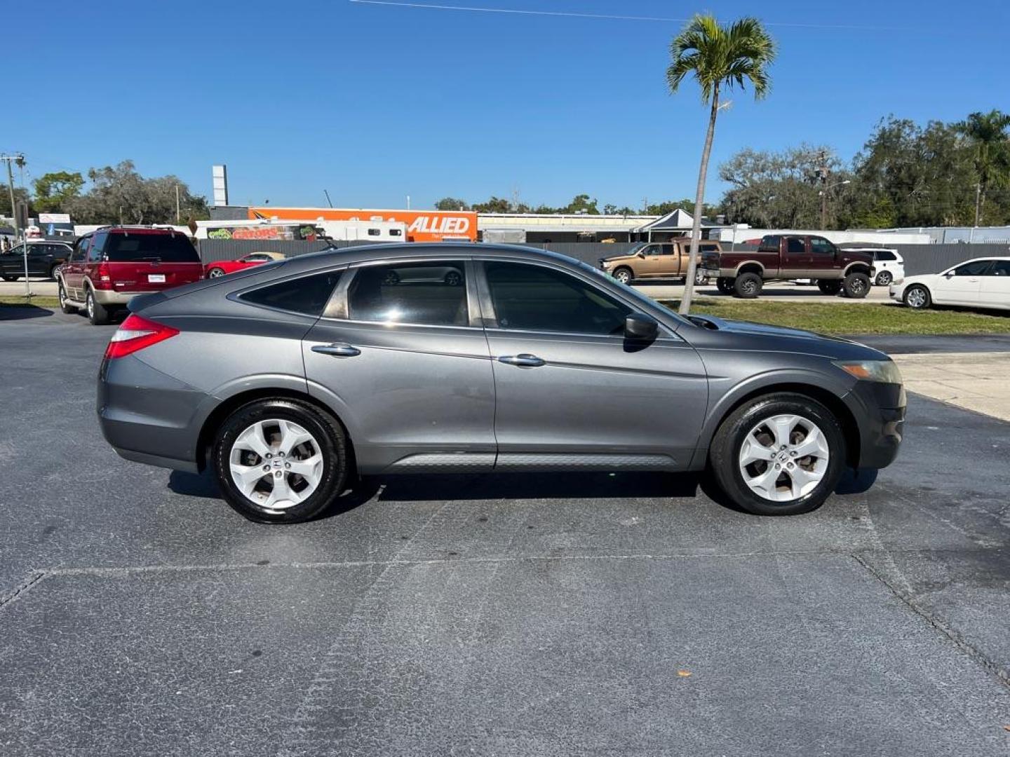 2011 GRAY HONDA ACCORD CROSSTOU EXL (5J6TF1H56BL) with an 3.5L engine, Automatic transmission, located at 2929 9th St. West, Bradenton, 34205, (941) 242-2810, 27.473591, -82.570679 - Photo#8