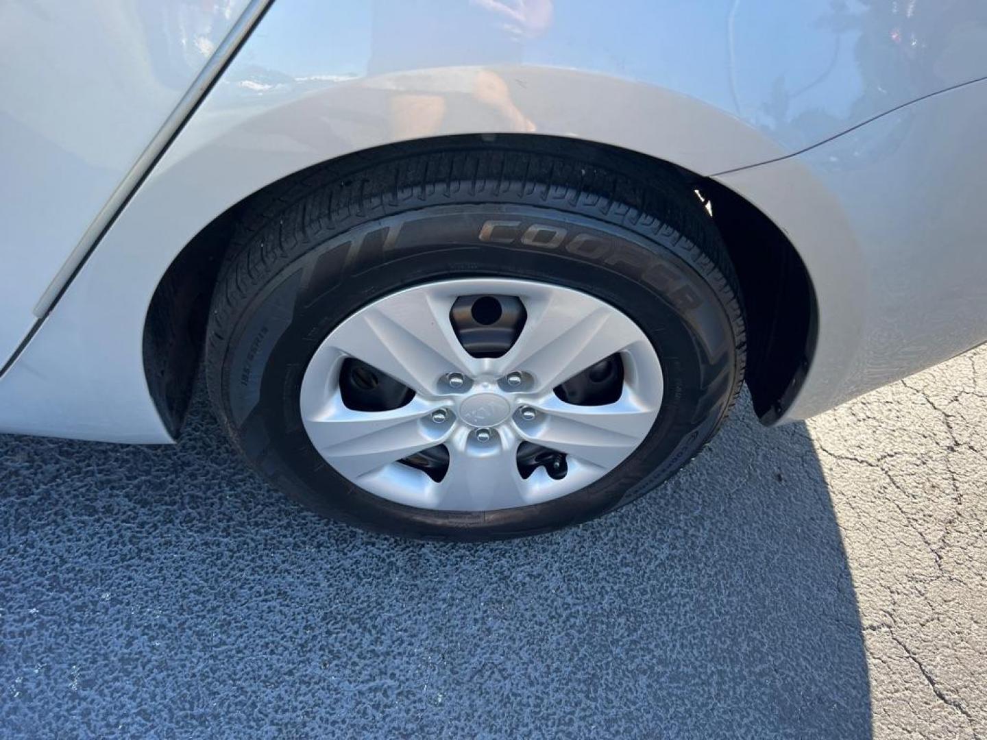 2016 GRAY KIA FORTE LX (KNAFK4A62G5) with an 1.8L engine, Automatic transmission, located at 2929 9th St. West, Bradenton, 34205, (941) 242-2810, 27.473591, -82.570679 - Photo#9