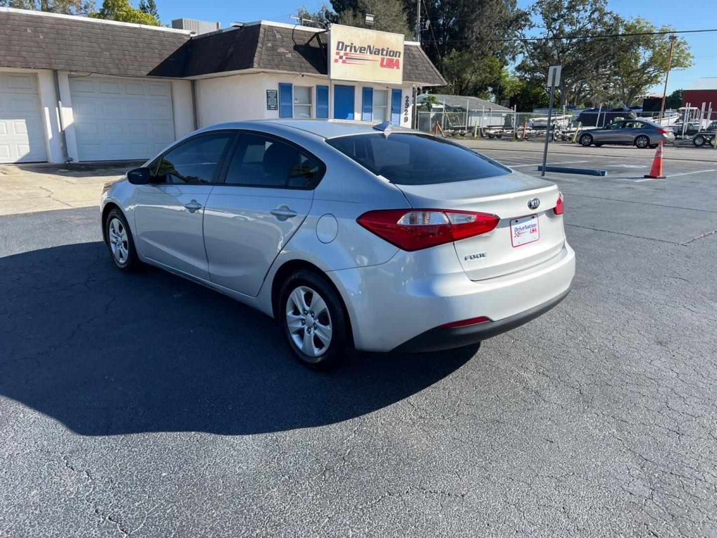 2016 GRAY KIA FORTE LX (KNAFK4A62G5) with an 1.8L engine, Automatic transmission, located at 2929 9th St. West, Bradenton, 34205, (941) 242-2810, 27.473591, -82.570679 - Photo#5