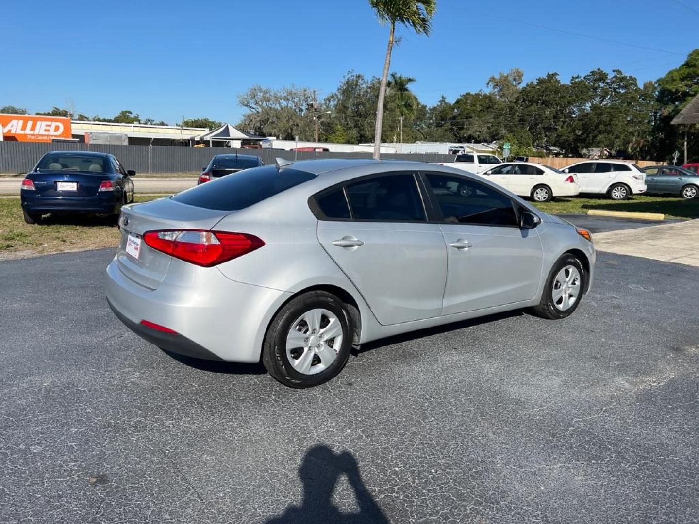 2016 GRAY KIA FORTE LX (KNAFK4A62G5) with an 1.8L engine, Automatic transmission, located at 2929 9th St. West, Bradenton, 34205, (941) 242-2810, 27.473591, -82.570679 - Photo#7