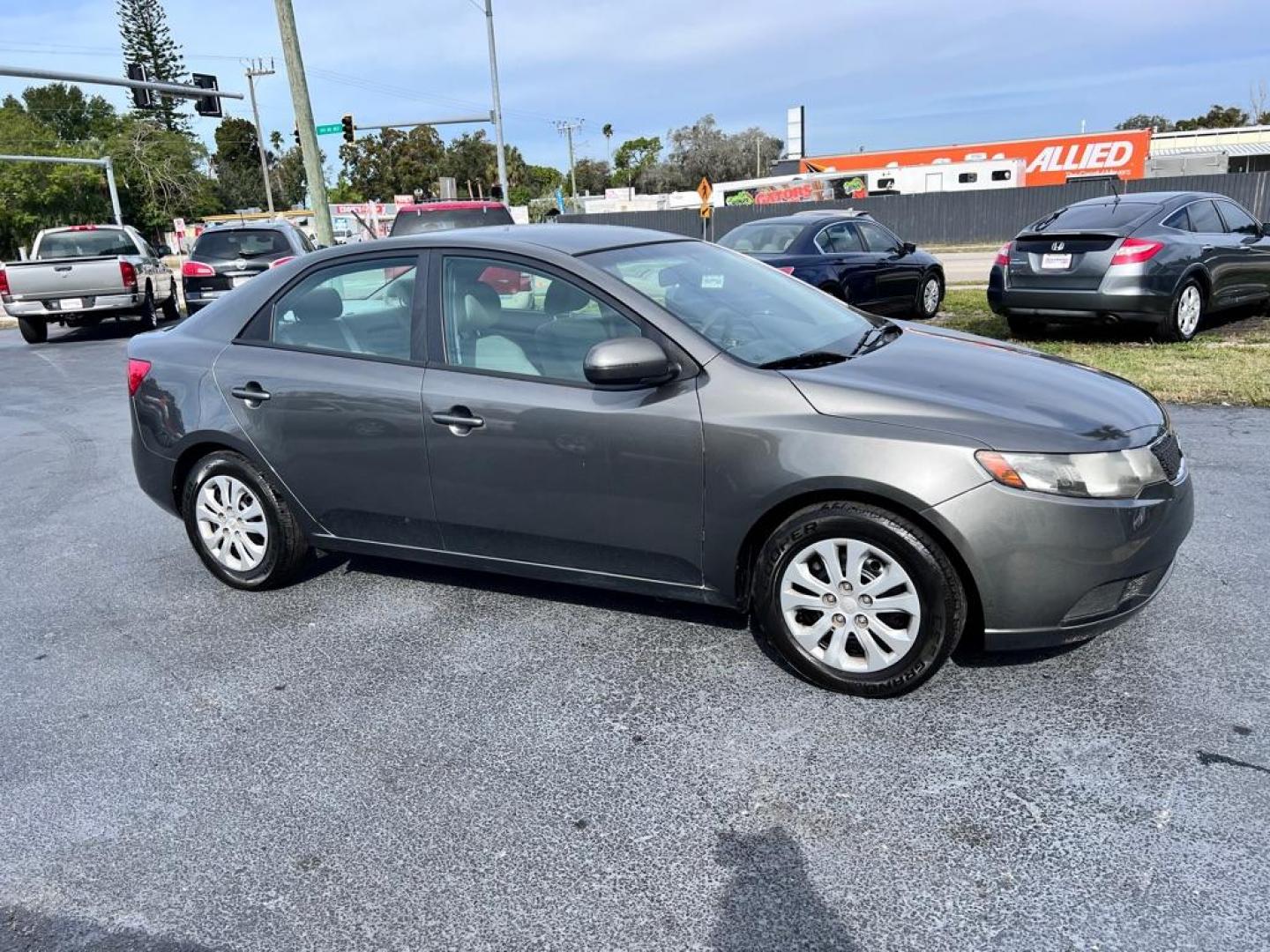 2013 GRAY KIA FORTE EX (KNAFU4A20D5) with an 2.0L engine, Automatic transmission, located at 2929 9th St. West, Bradenton, 34205, (941) 242-2810, 27.473591, -82.570679 - Photo#0