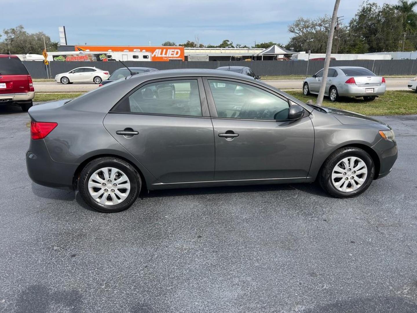 2013 GRAY KIA FORTE EX (KNAFU4A20D5) with an 2.0L engine, Automatic transmission, located at 2929 9th St. West, Bradenton, 34205, (941) 242-2810, 27.473591, -82.570679 - Photo#9