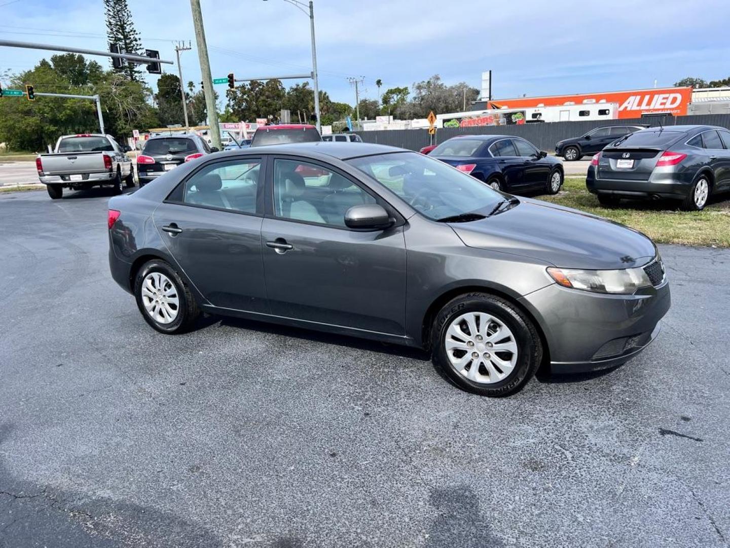 2013 GRAY KIA FORTE EX (KNAFU4A20D5) with an 2.0L engine, Automatic transmission, located at 2929 9th St. West, Bradenton, 34205, (941) 242-2810, 27.473591, -82.570679 - Photo#1