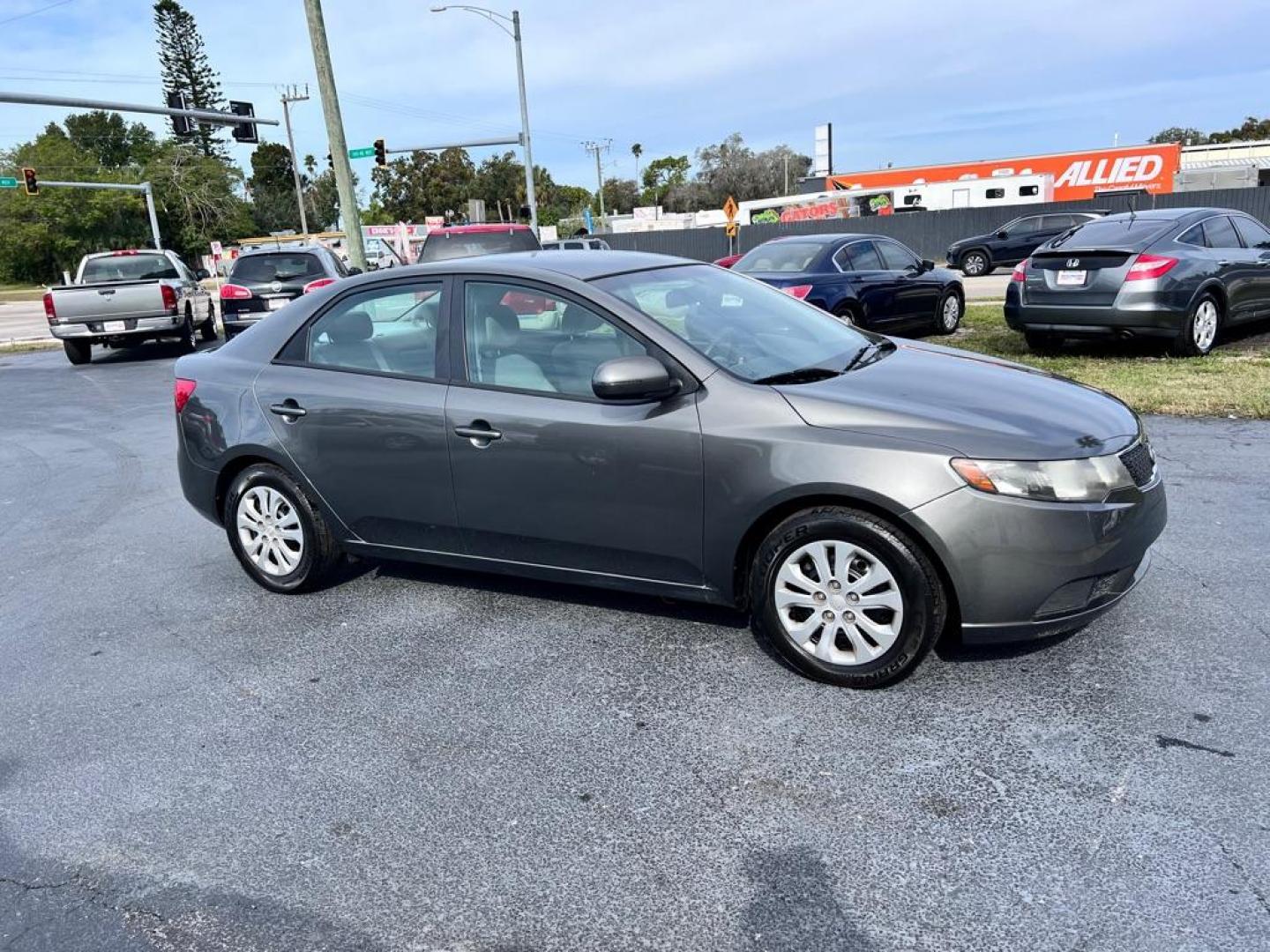 2013 GRAY KIA FORTE EX (KNAFU4A20D5) with an 2.0L engine, Automatic transmission, located at 2929 9th St. West, Bradenton, 34205, (941) 242-2810, 27.473591, -82.570679 - Photo#2