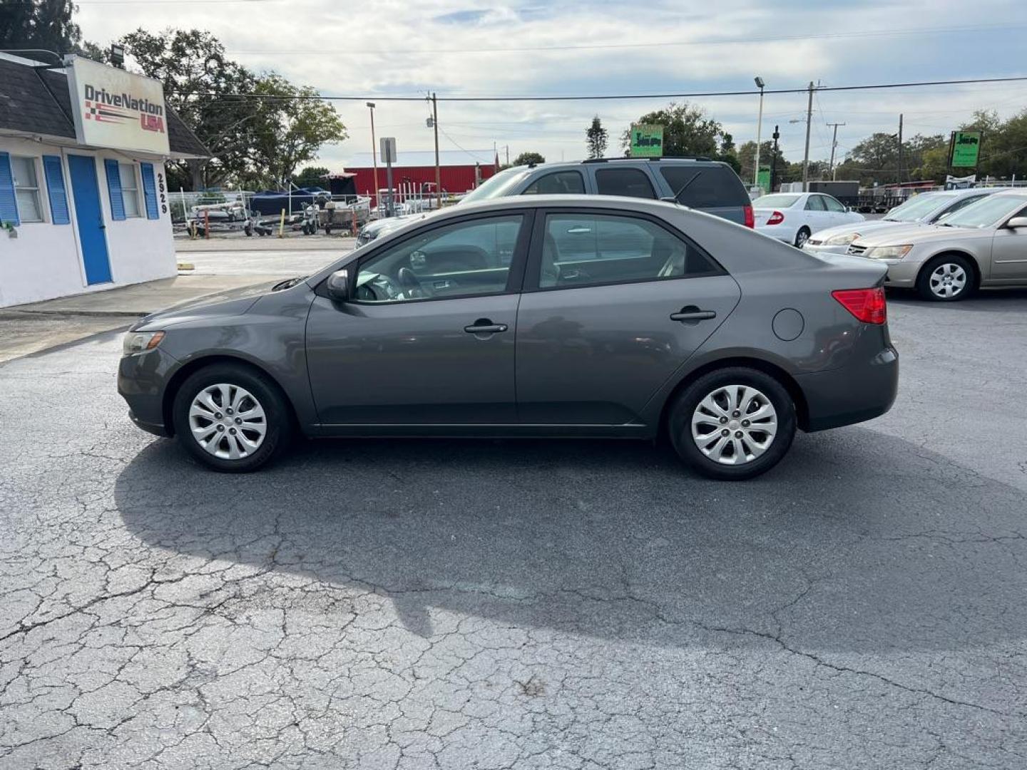 2013 GRAY KIA FORTE EX (KNAFU4A20D5) with an 2.0L engine, Automatic transmission, located at 2929 9th St. West, Bradenton, 34205, (941) 242-2810, 27.473591, -82.570679 - Photo#5