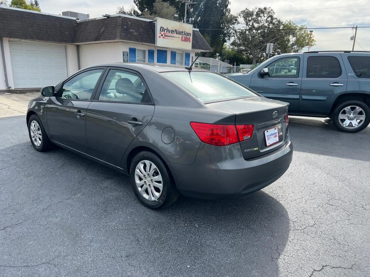 2013 GRAY KIA FORTE EX (KNAFU4A20D5) with an 2.0L engine, Automatic transmission, located at 2929 9th St. West, Bradenton, 34205, (941) 242-2810, 27.473591, -82.570679 - Photo#6