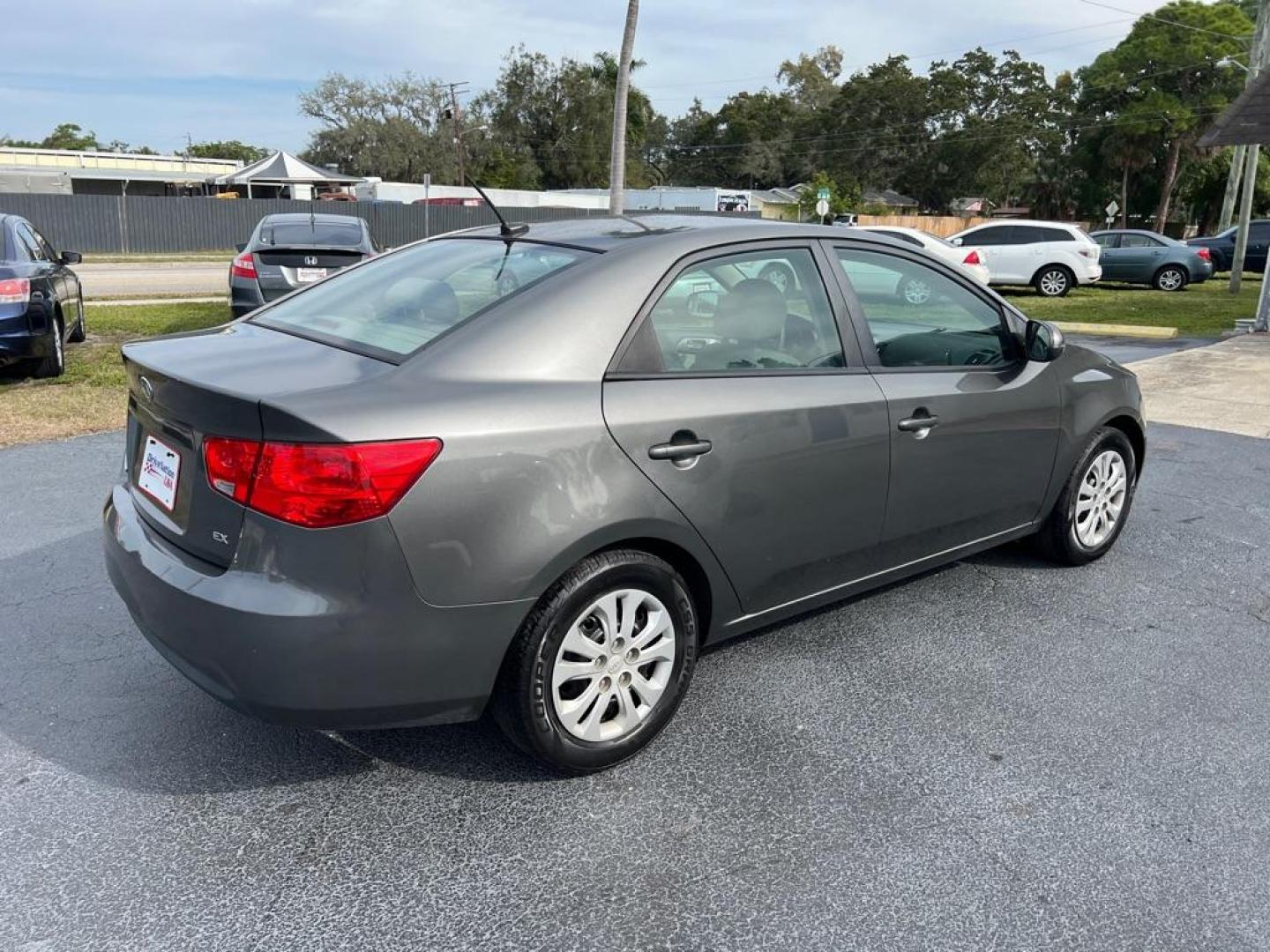 2013 GRAY KIA FORTE EX (KNAFU4A20D5) with an 2.0L engine, Automatic transmission, located at 2929 9th St. West, Bradenton, 34205, (941) 242-2810, 27.473591, -82.570679 - Photo#8