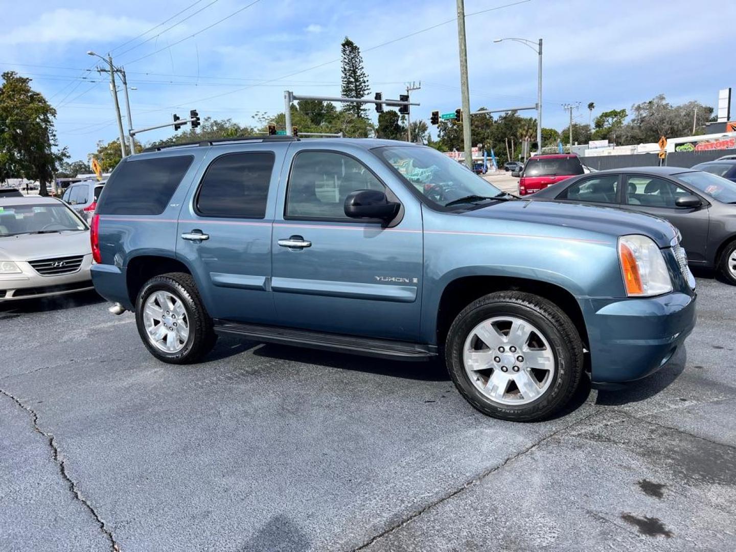 2008 GREEN GMC YUKON DENALI (1GKFC13J58R) with an 5.3L engine, Automatic transmission, located at 2929 9th St. West, Bradenton, 34205, (941) 242-2810, 27.473591, -82.570679 - Photo#2