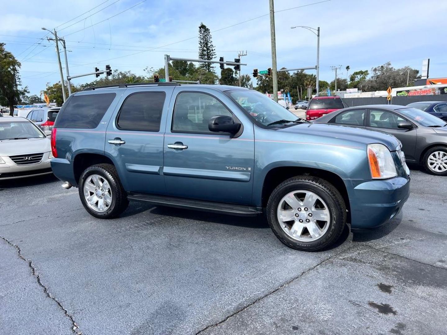 2008 GREEN GMC YUKON DENALI (1GKFC13J58R) with an 5.3L engine, Automatic transmission, located at 2929 9th St. West, Bradenton, 34205, (941) 242-2810, 27.473591, -82.570679 - Photo#3