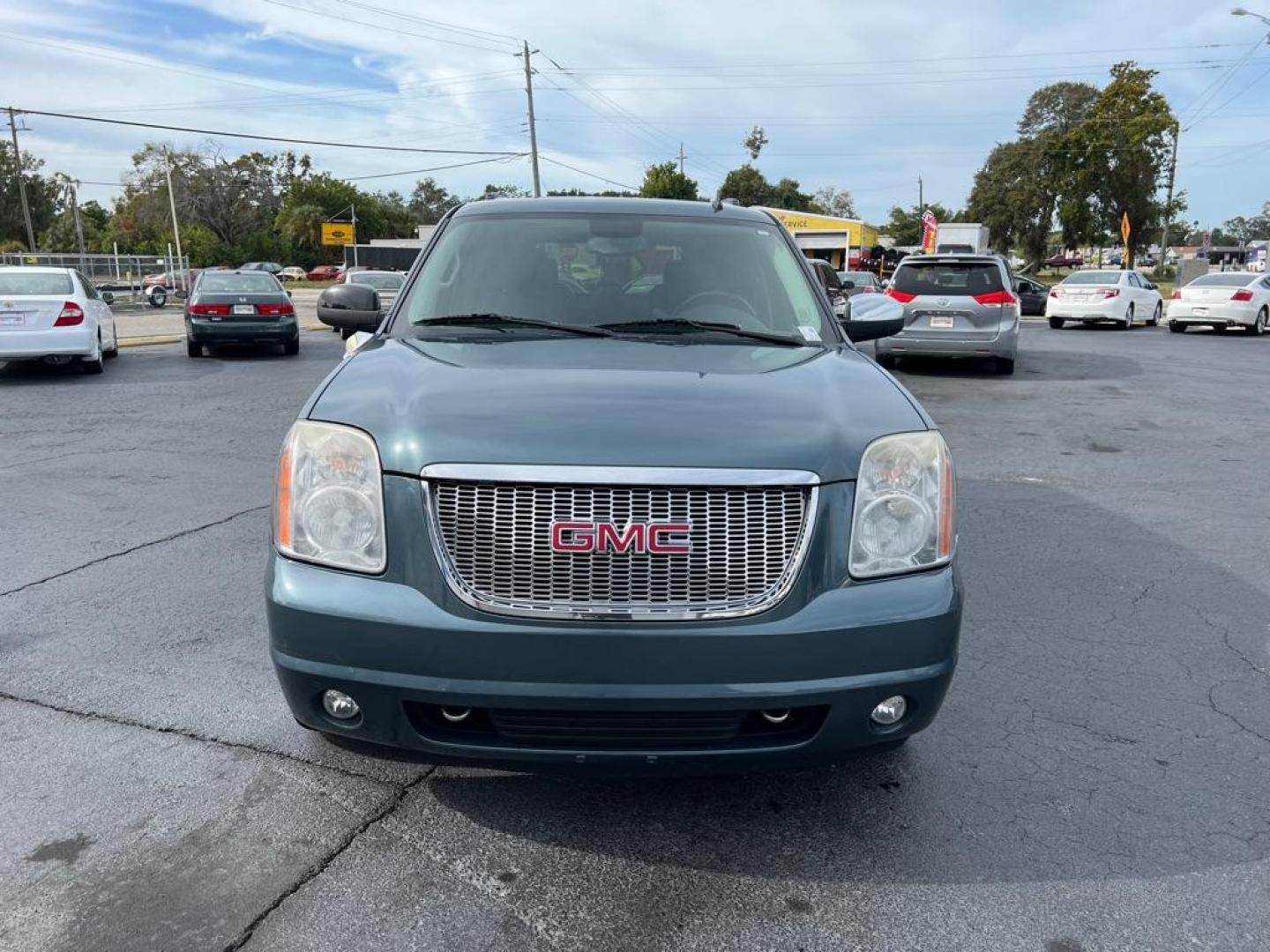 2008 GREEN GMC YUKON DENALI (1GKFC13J58R) with an 5.3L engine, Automatic transmission, located at 2929 9th St. West, Bradenton, 34205, (941) 242-2810, 27.473591, -82.570679 - Photo#4