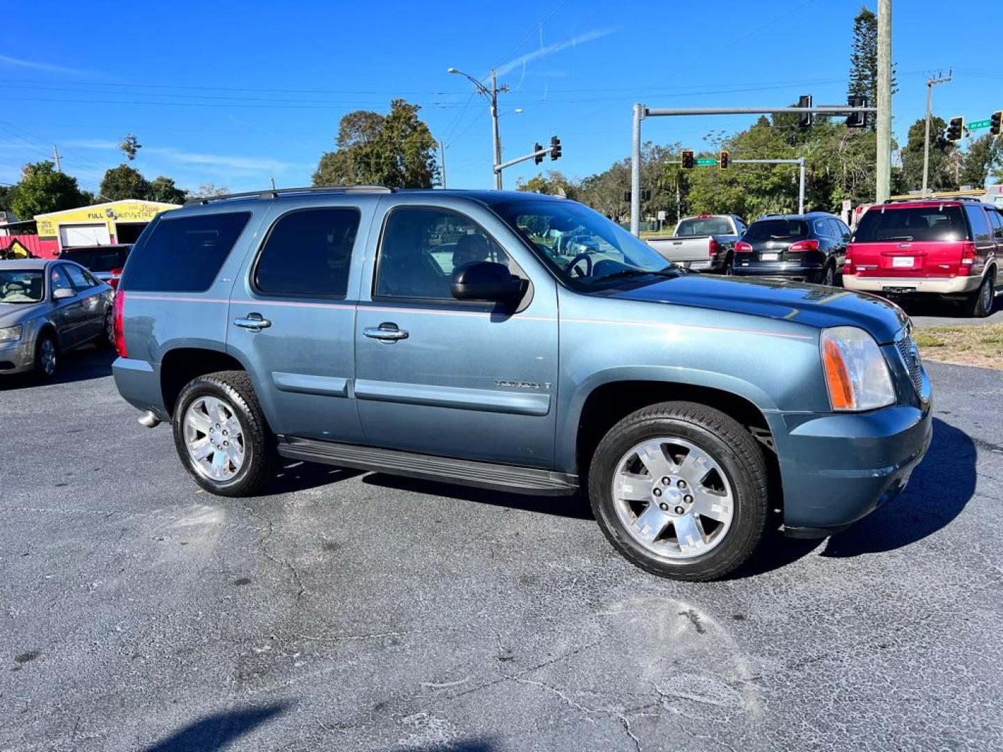 2008 GREEN GMC YUKON DENALI (1GKFC13J58R) with an 5.3L engine, Automatic transmission, located at 2929 9th St. West, Bradenton, 34205, (941) 242-2810, 27.473591, -82.570679 - Photo#1