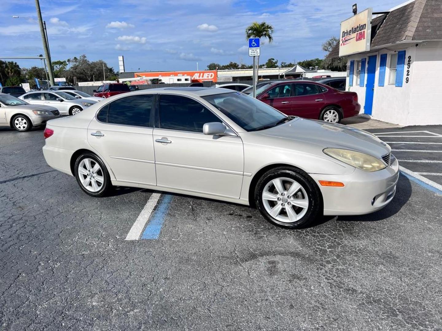 2005 WHITE LEXUS ES 330 (JTHBA30G855) with an 3.3L engine, Automatic transmission, located at 2929 9th St. West, Bradenton, 34205, (941) 242-2810, 27.473591, -82.570679 - Photo#0