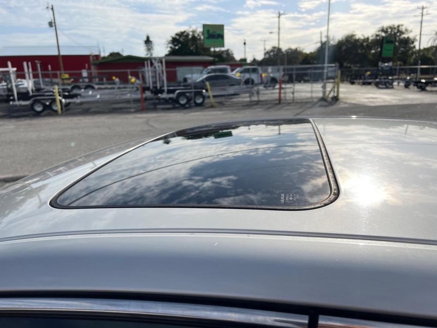 2005 WHITE LEXUS ES 330 (JTHBA30G855) with an 3.3L engine, Automatic transmission, located at 2929 9th St. West, Bradenton, 34205, (941) 242-2810, 27.473591, -82.570679 - Photo#9