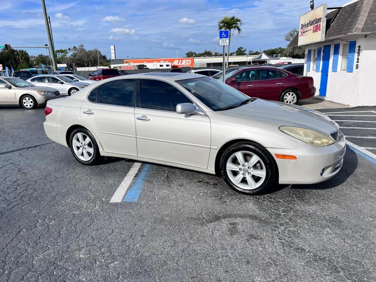 2005 WHITE LEXUS ES 330 (JTHBA30G855) with an 3.3L engine, Automatic transmission, located at 2929 9th St. West, Bradenton, 34205, (941) 242-2810, 27.473591, -82.570679 - Photo#1