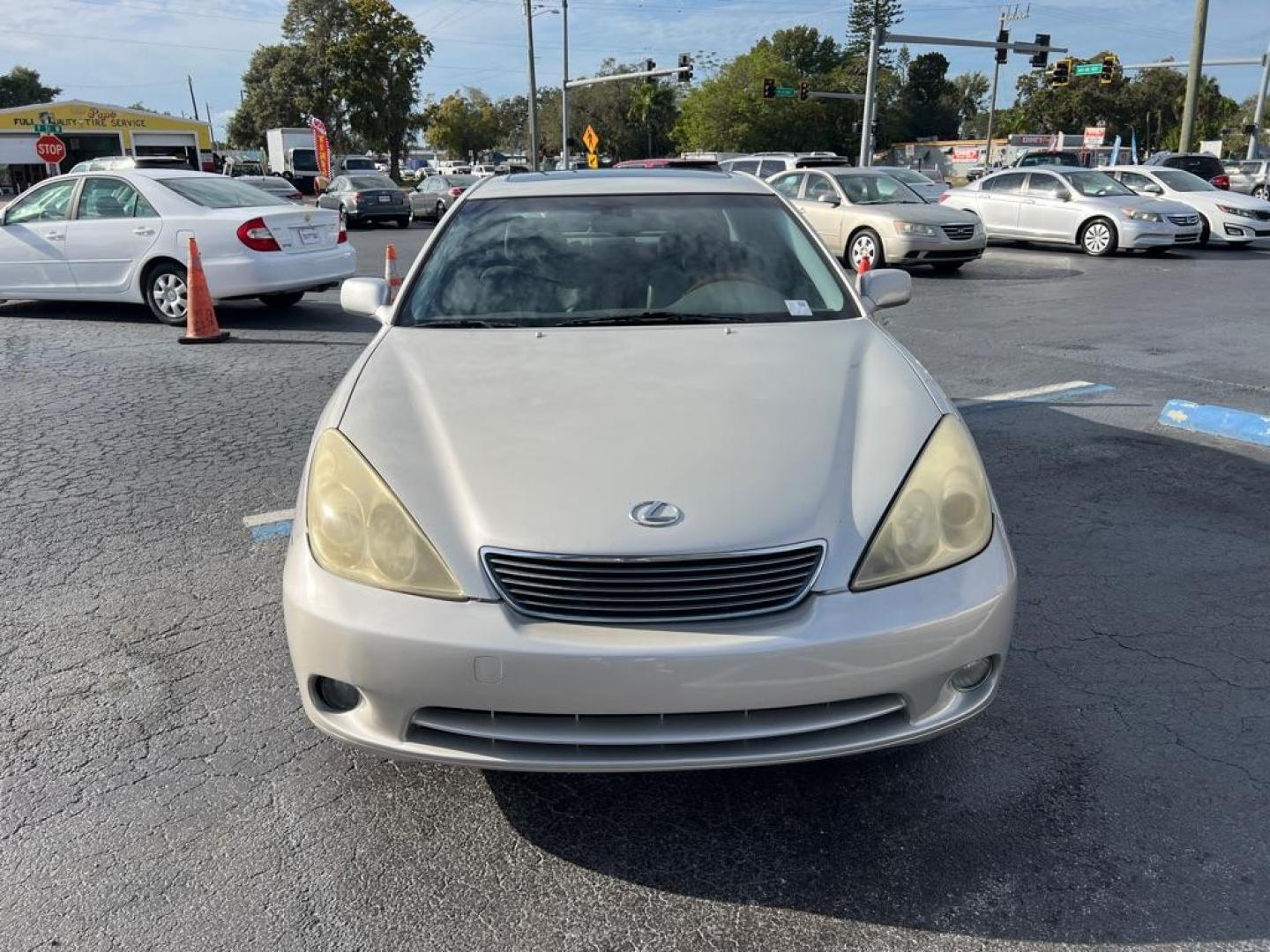 2005 WHITE LEXUS ES 330 (JTHBA30G855) with an 3.3L engine, Automatic transmission, located at 2929 9th St. West, Bradenton, 34205, (941) 242-2810, 27.473591, -82.570679 - Photo#2