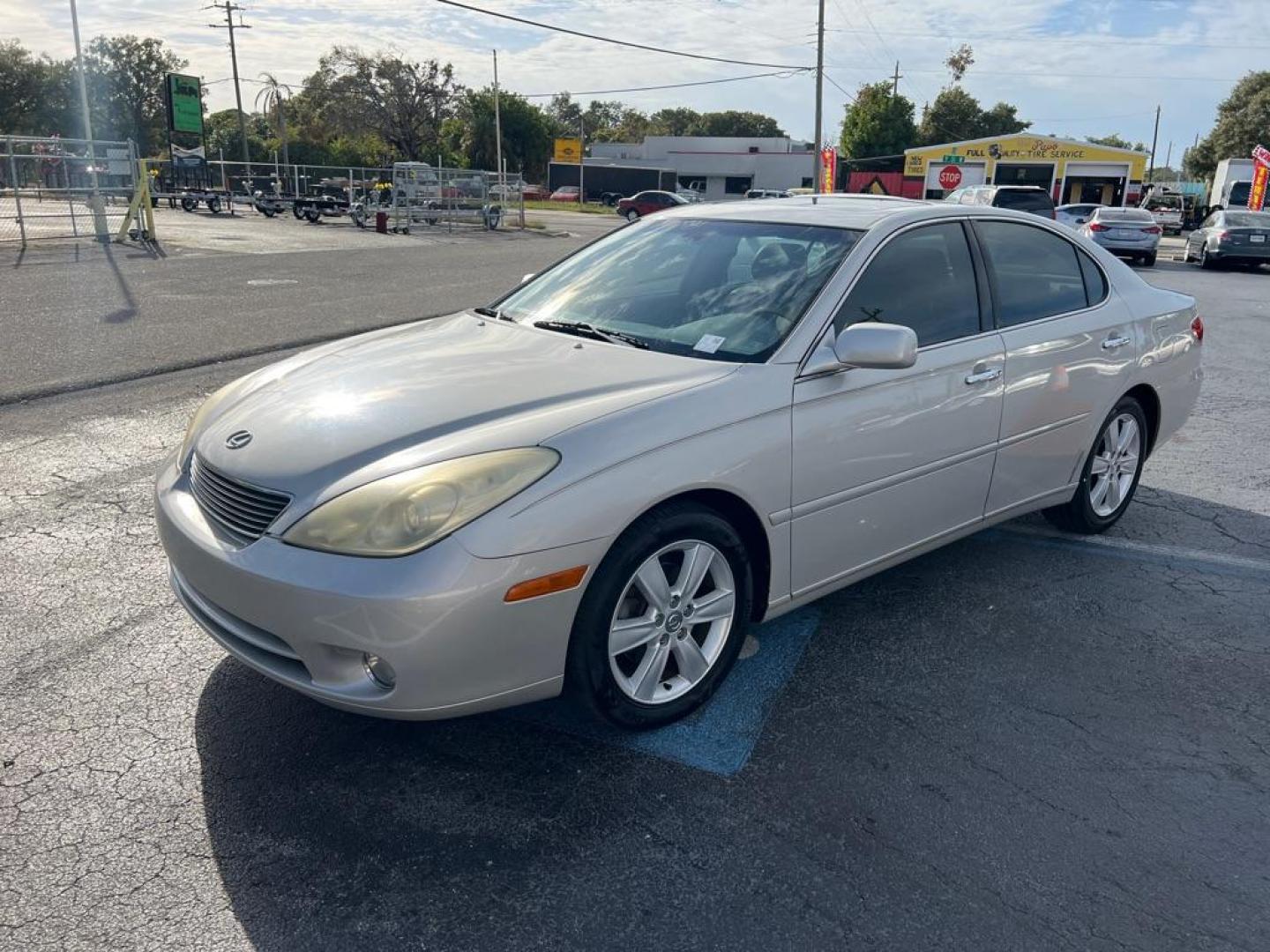 2005 WHITE LEXUS ES 330 (JTHBA30G855) with an 3.3L engine, Automatic transmission, located at 2929 9th St. West, Bradenton, 34205, (941) 242-2810, 27.473591, -82.570679 - Photo#3