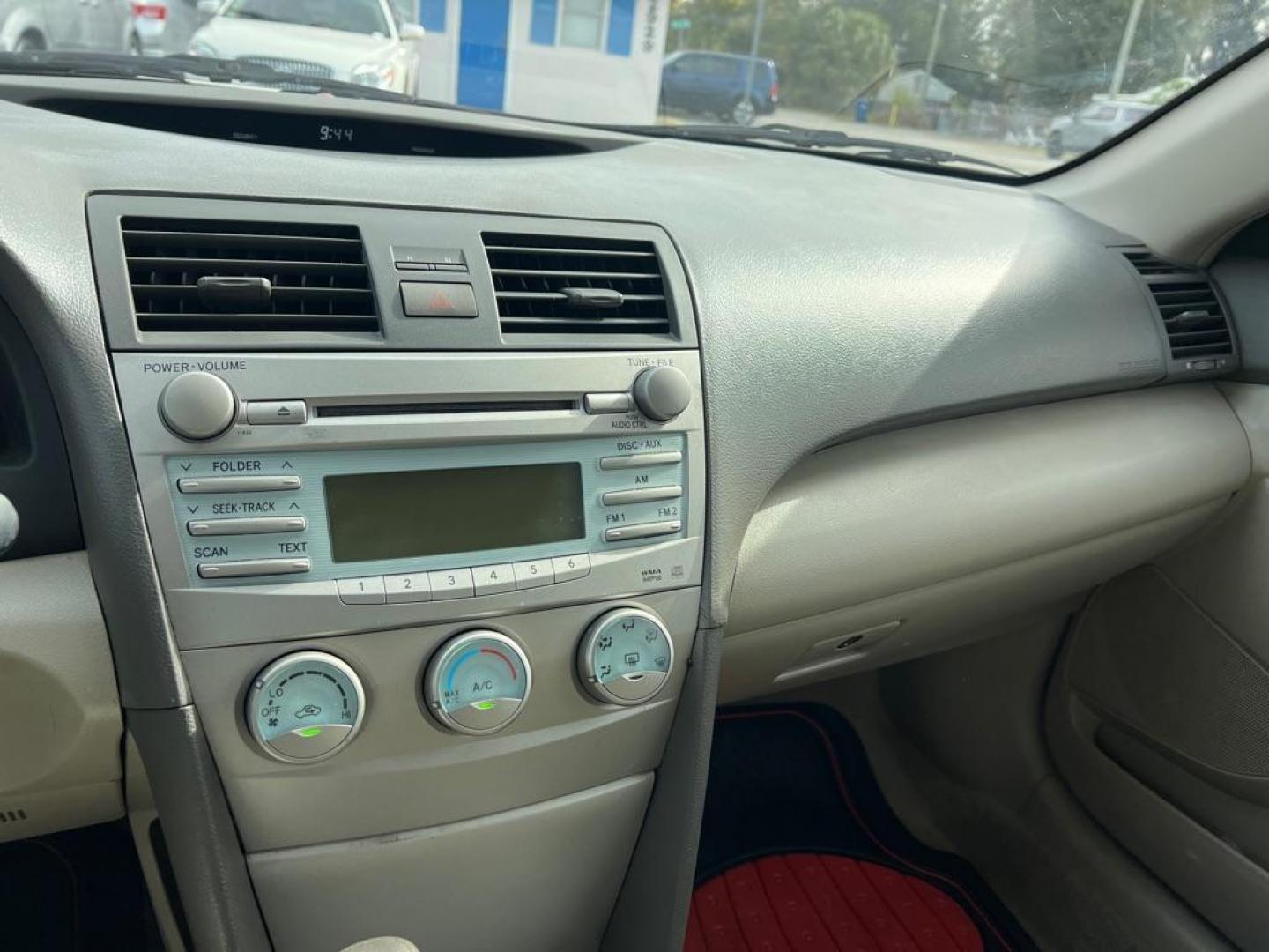 2009 TAN TOYOTA CAMRY SE (4T1BE46K69U) with an 2.4L engine, Automatic transmission, located at 2929 9th St. West, Bradenton, 34205, (941) 242-2810, 27.473591, -82.570679 - Photo#10