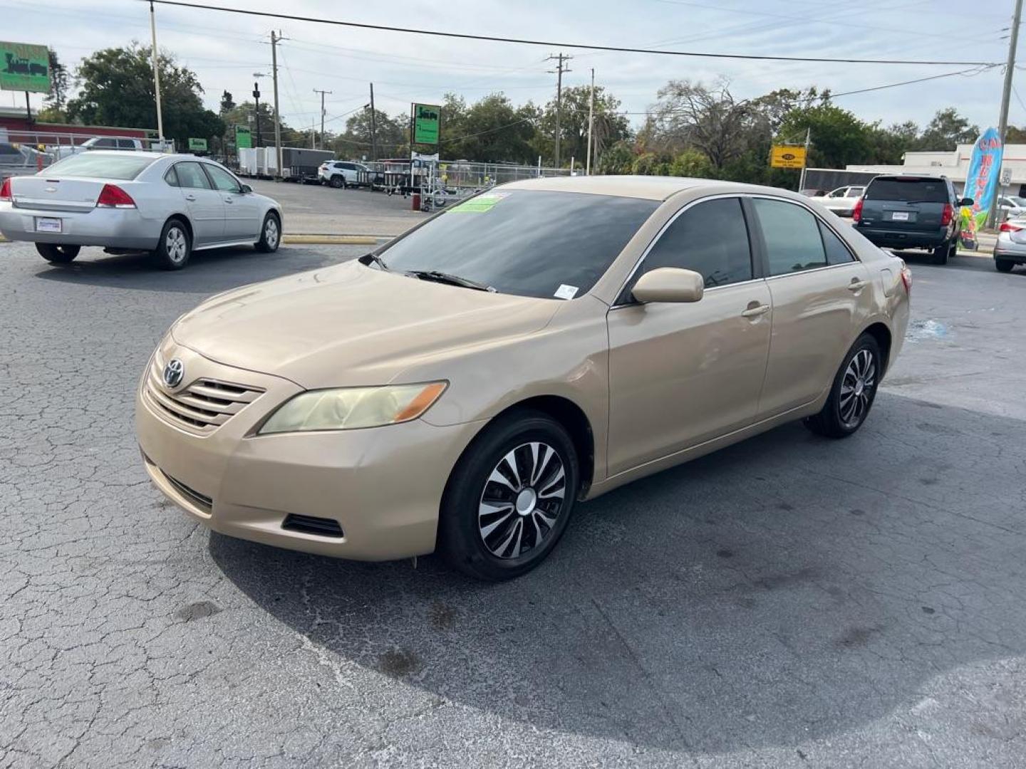 2009 TAN TOYOTA CAMRY SE (4T1BE46K69U) with an 2.4L engine, Automatic transmission, located at 2929 9th St. West, Bradenton, 34205, (941) 242-2810, 27.473591, -82.570679 - Photo#2