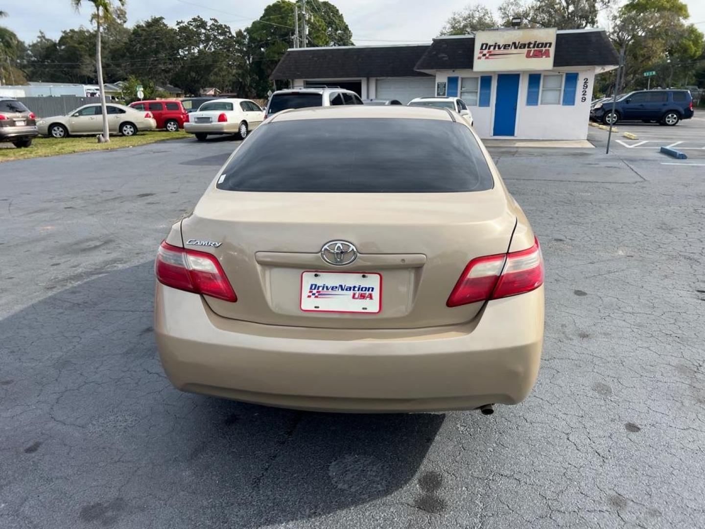 2009 TAN TOYOTA CAMRY SE (4T1BE46K69U) with an 2.4L engine, Automatic transmission, located at 2929 9th St. West, Bradenton, 34205, (941) 242-2810, 27.473591, -82.570679 - Photo#4