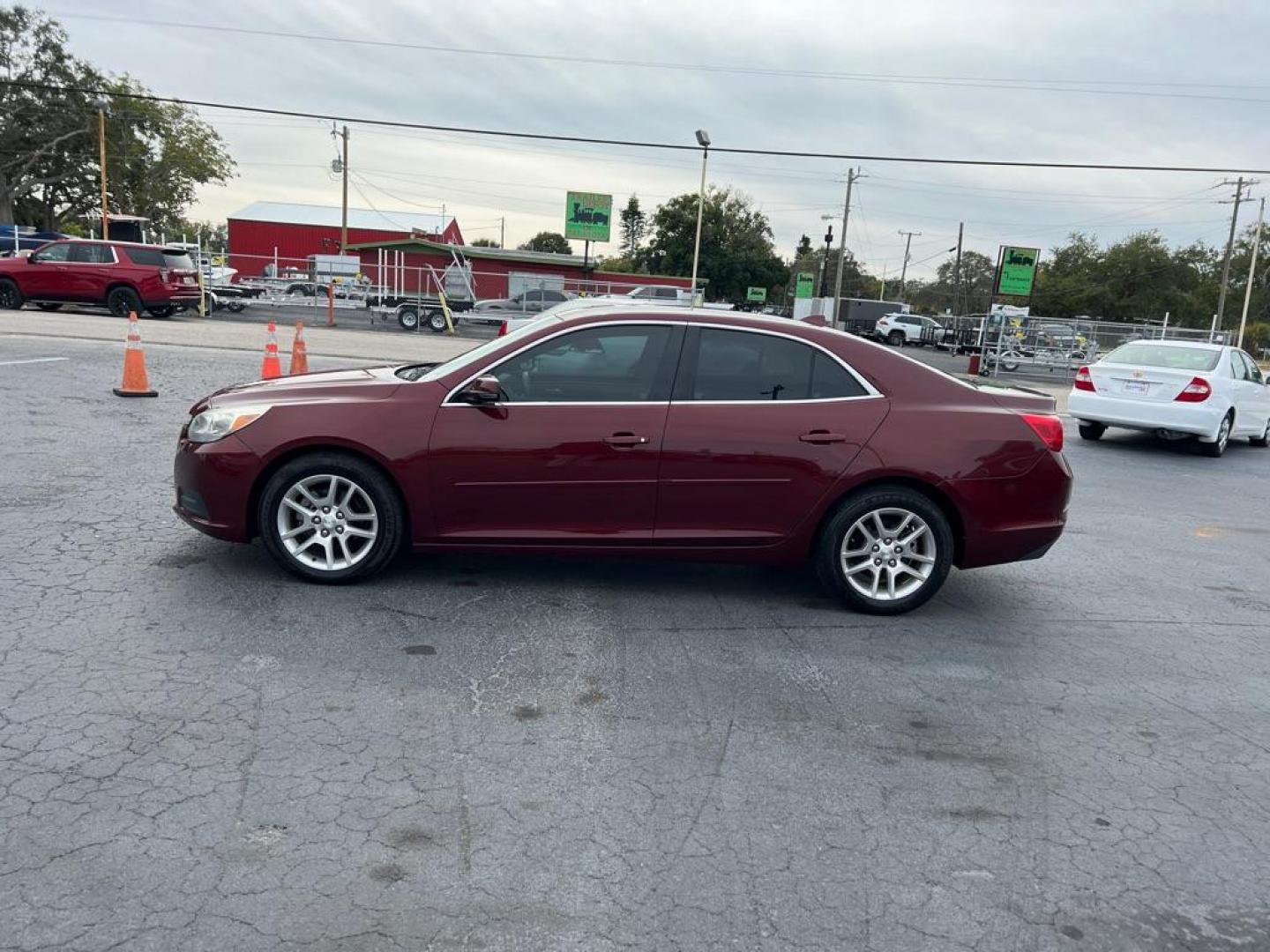 2014 MAROON CHEVROLET MALIBU 1LT (1G11C5SL2EF) with an 2.5L engine, Automatic transmission, located at 2929 9th St. West, Bradenton, 34205, (941) 242-2810, 27.473591, -82.570679 - Photo#3