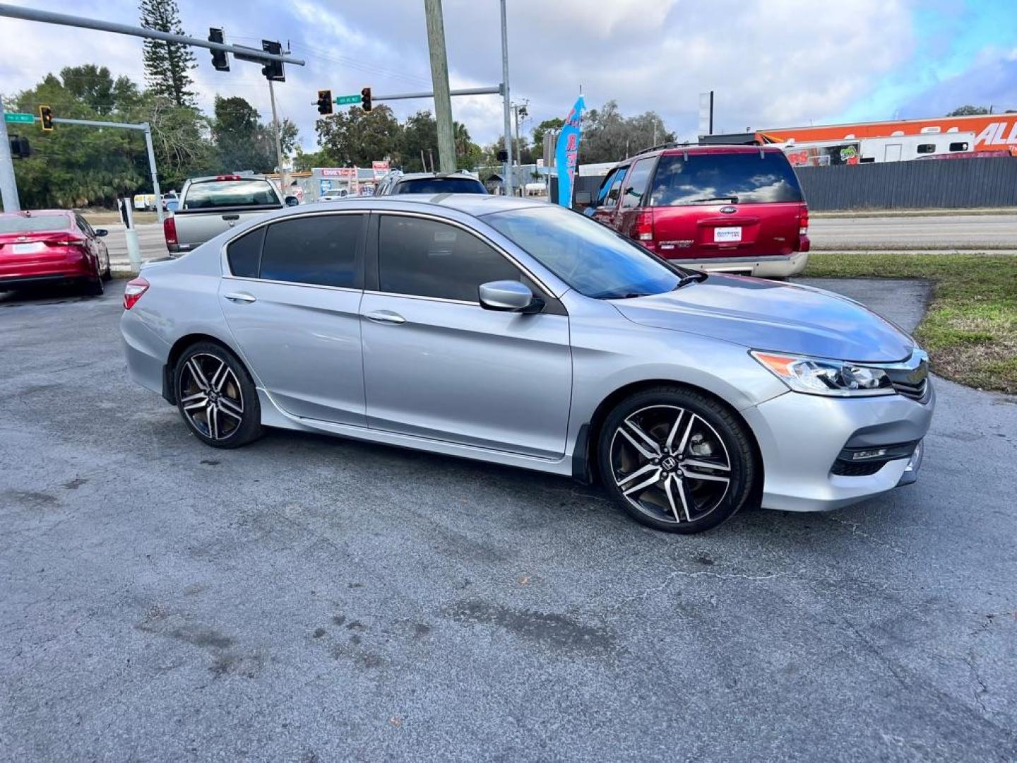 2017 SILVER HONDA ACCORD SPORT (1HGCR2F53HA) with an 2.4L engine, Continuously Variable transmission, located at 2929 9th St. West, Bradenton, 34205, (941) 242-2810, 27.473591, -82.570679 - Photo#3