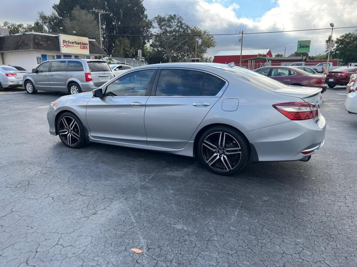 2017 SILVER HONDA ACCORD SPORT (1HGCR2F53HA) with an 2.4L engine, Continuously Variable transmission, located at 2929 9th St. West, Bradenton, 34205, (941) 242-2810, 27.473591, -82.570679 - Photo#6