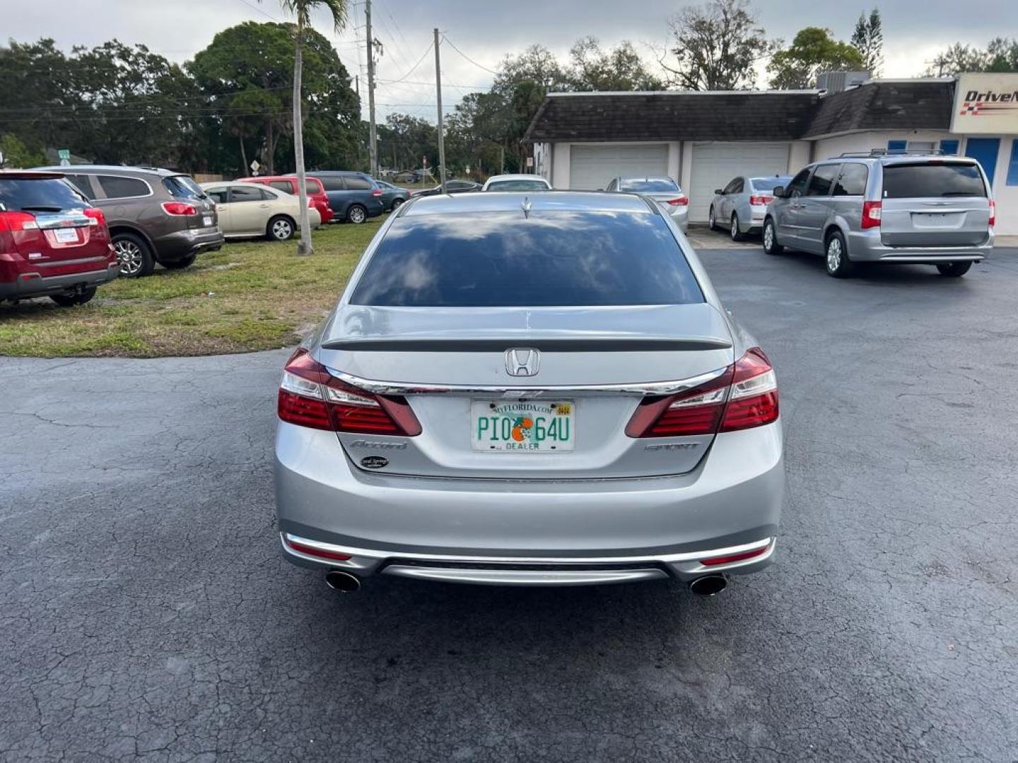 2017 SILVER HONDA ACCORD SPORT (1HGCR2F53HA) with an 2.4L engine, Continuously Variable transmission, located at 2929 9th St. West, Bradenton, 34205, (941) 242-2810, 27.473591, -82.570679 - Photo#7