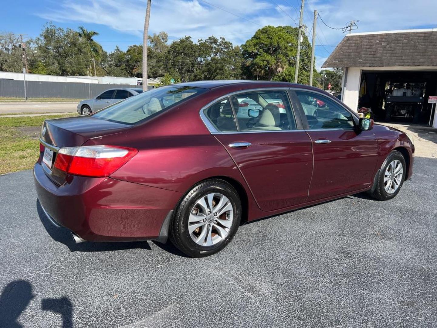 2013 RED HONDA ACCORD LX (1HGCR2F36DA) with an 2.4L engine, Continuously Variable transmission, located at 2929 9th St. West, Bradenton, 34205, (941) 242-2810, 27.473591, -82.570679 - Photo#7