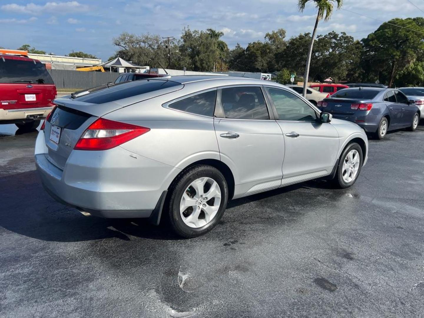 2012 SILVER HONDA CROSSTOUR EXL (5J6TF1H56CL) with an 3.5L engine, Automatic transmission, located at 2929 9th St. West, Bradenton, 34205, (941) 242-2810, 27.473591, -82.570679 - Photo#6