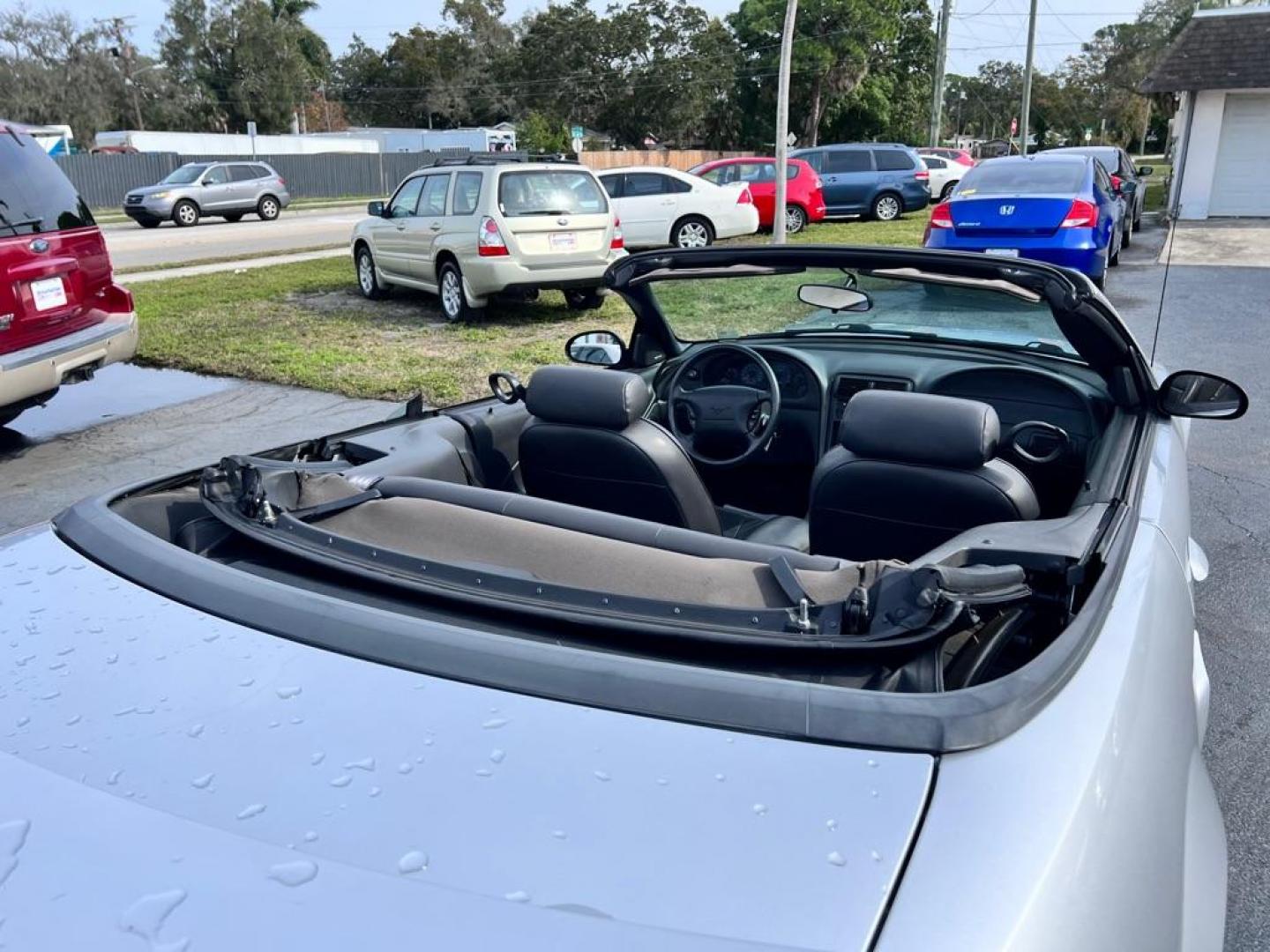 2001 SILVER FORD MUSTANG (1FAFP44471F) with an 3.8L engine, Automatic transmission, located at 2929 9th St. West, Bradenton, 34205, (941) 242-2810, 27.473591, -82.570679 - Thanks for inquring into DriveNation USA! All vehicles listed can be viewed at www.drivenationusa.com for vehicle history reports and additonal info. We cannot quote any terms such as down payments or monthly payments without an application. You can apply directly at www.drivenationusa.com or by con - Photo#13