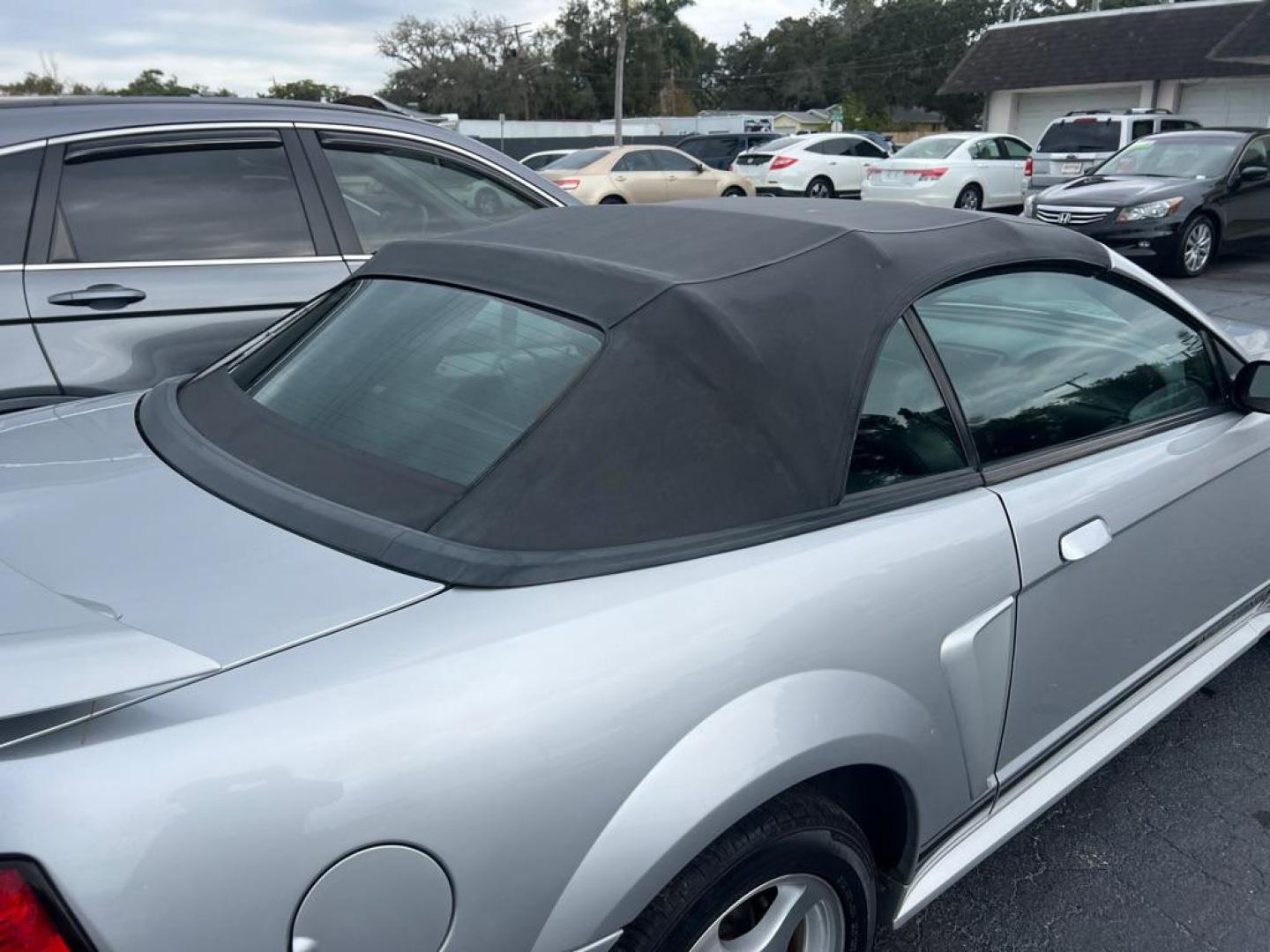 2001 SILVER FORD MUSTANG (1FAFP44471F) with an 3.8L engine, Automatic transmission, located at 2929 9th St. West, Bradenton, 34205, (941) 242-2810, 27.473591, -82.570679 - Thanks for inquring into DriveNation USA! All vehicles listed can be viewed at www.drivenationusa.com for vehicle history reports and additonal info. We cannot quote any terms such as down payments or monthly payments without an application. You can apply directly at www.drivenationusa.com or by con - Photo#5